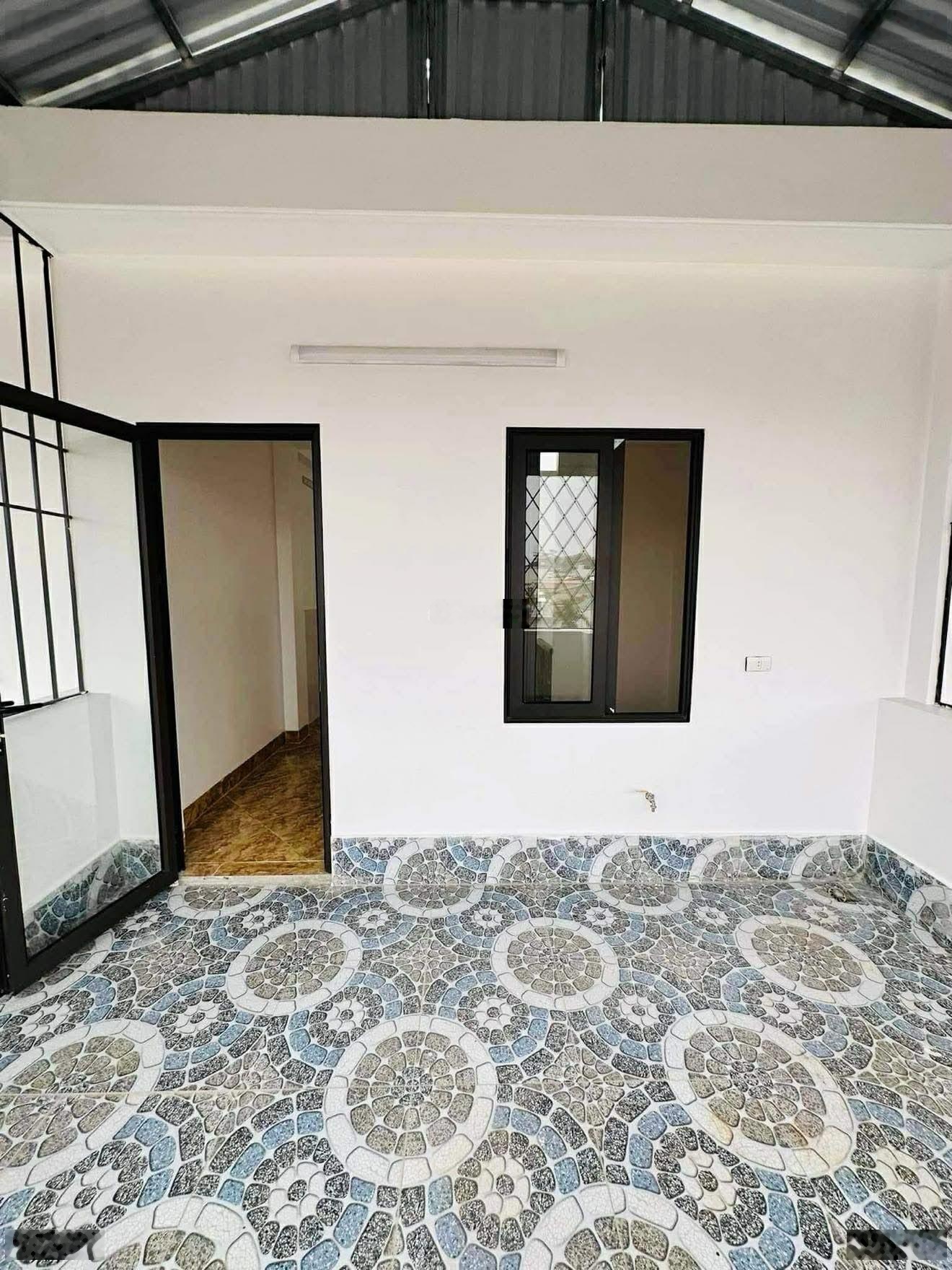 Ngã tư Lò Đúc - nhà mới 5 tầng - sổ đỏ 37m2 - ngõ thông - giá 6.9 tỷ