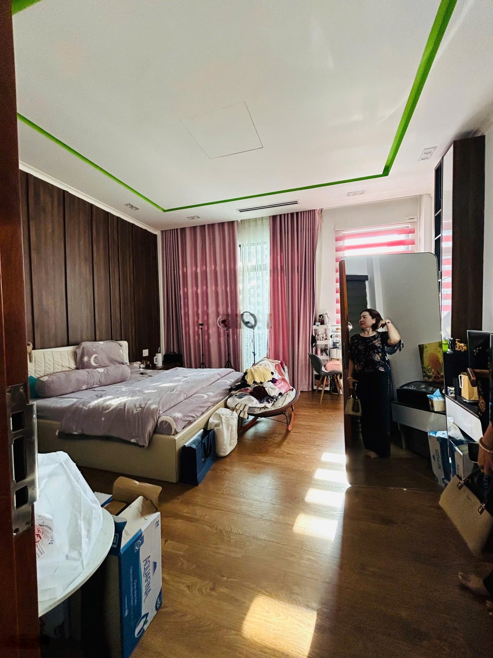 Nhà Kiều Đàm Q7 - DT 72m2 - 5 Tầng - Có Hầm giá 13ty499