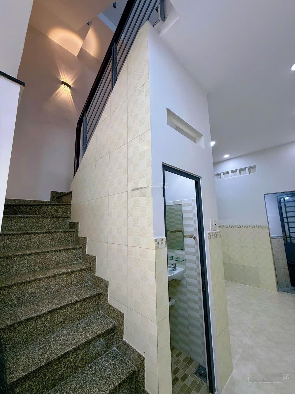 Ngay Bình Tiên - Phạm Văn Chí - Nhà mới đúc 3 tấm (4x10)