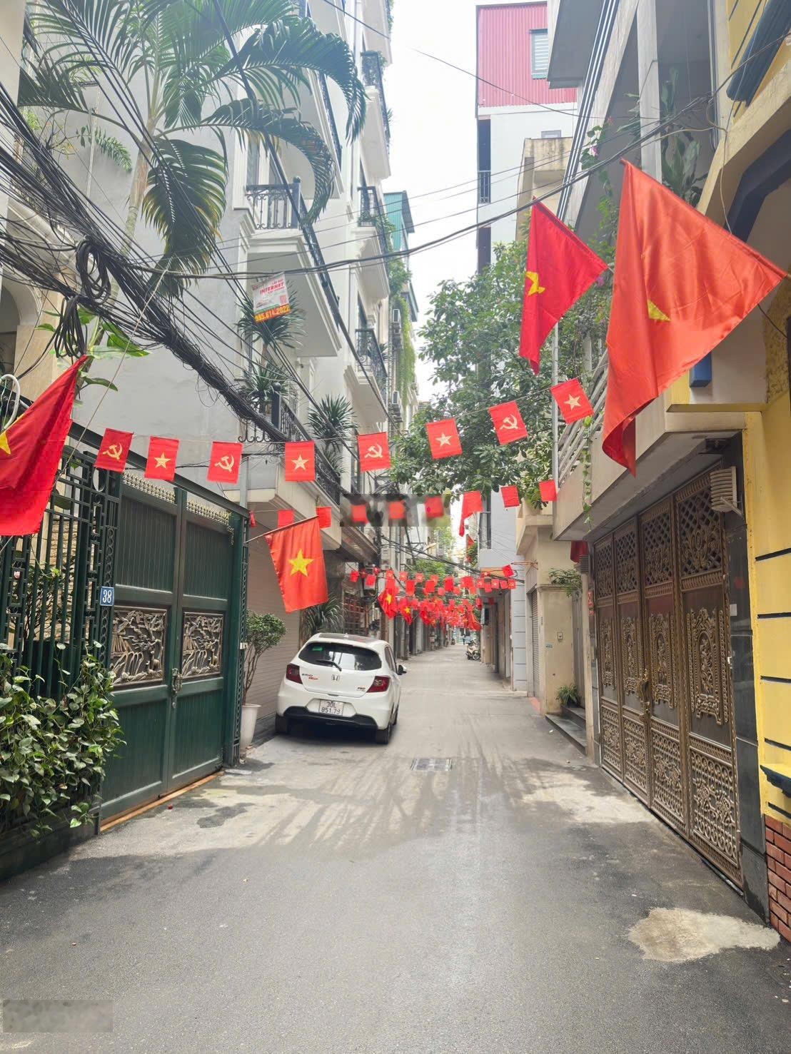 Bán nhà 4 tầng ô tô vào , kinh doanh ngõ 54 Nguyễn Chí Thanh - Giá hơn 11 tỷ. Vị trí đẹp. Gần phố
