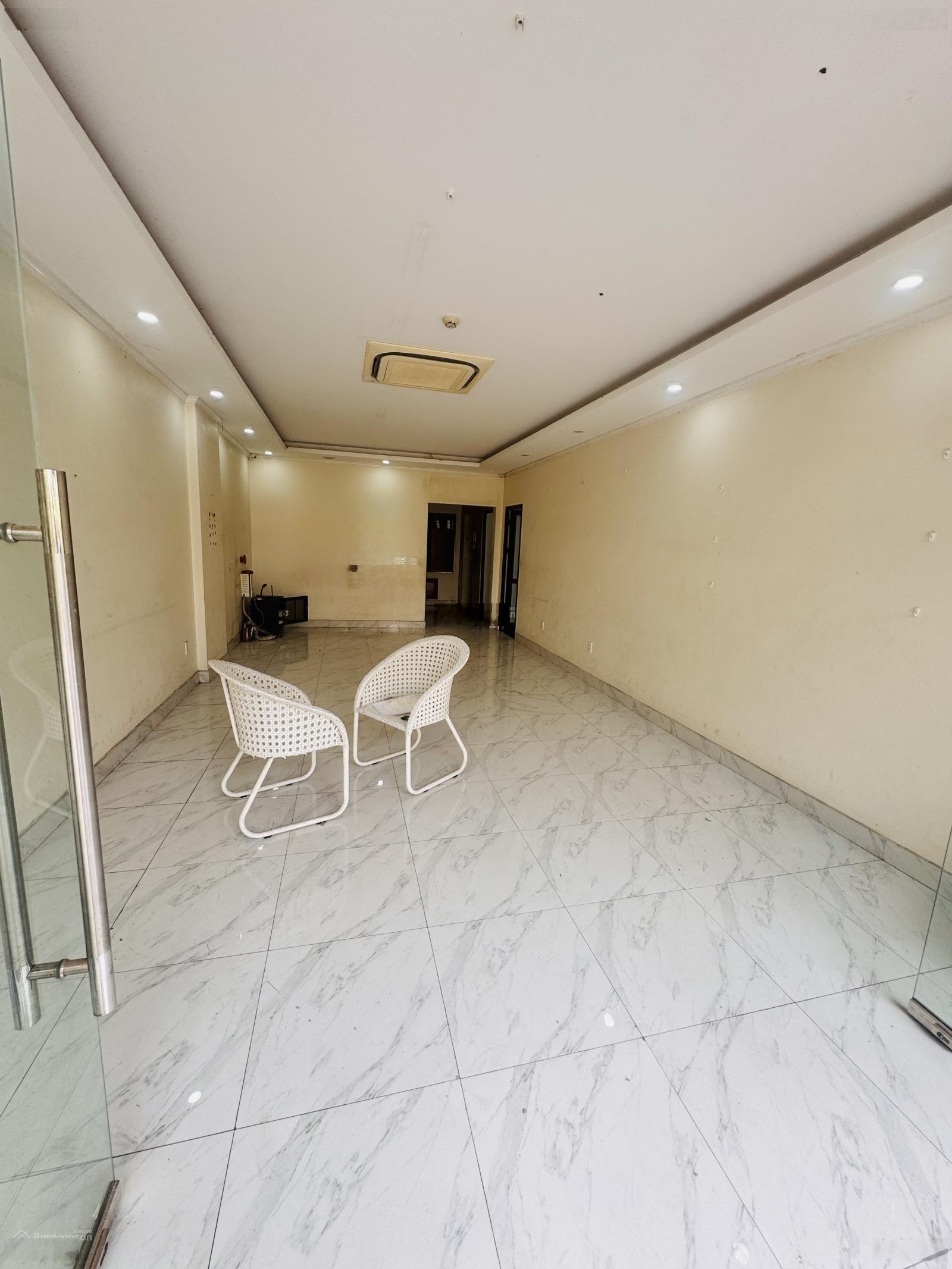 Cho thuê tòa nhà văn phòng thanh am, long biên 6 tầng mt 10m 120m/sàn 30tr/tháng