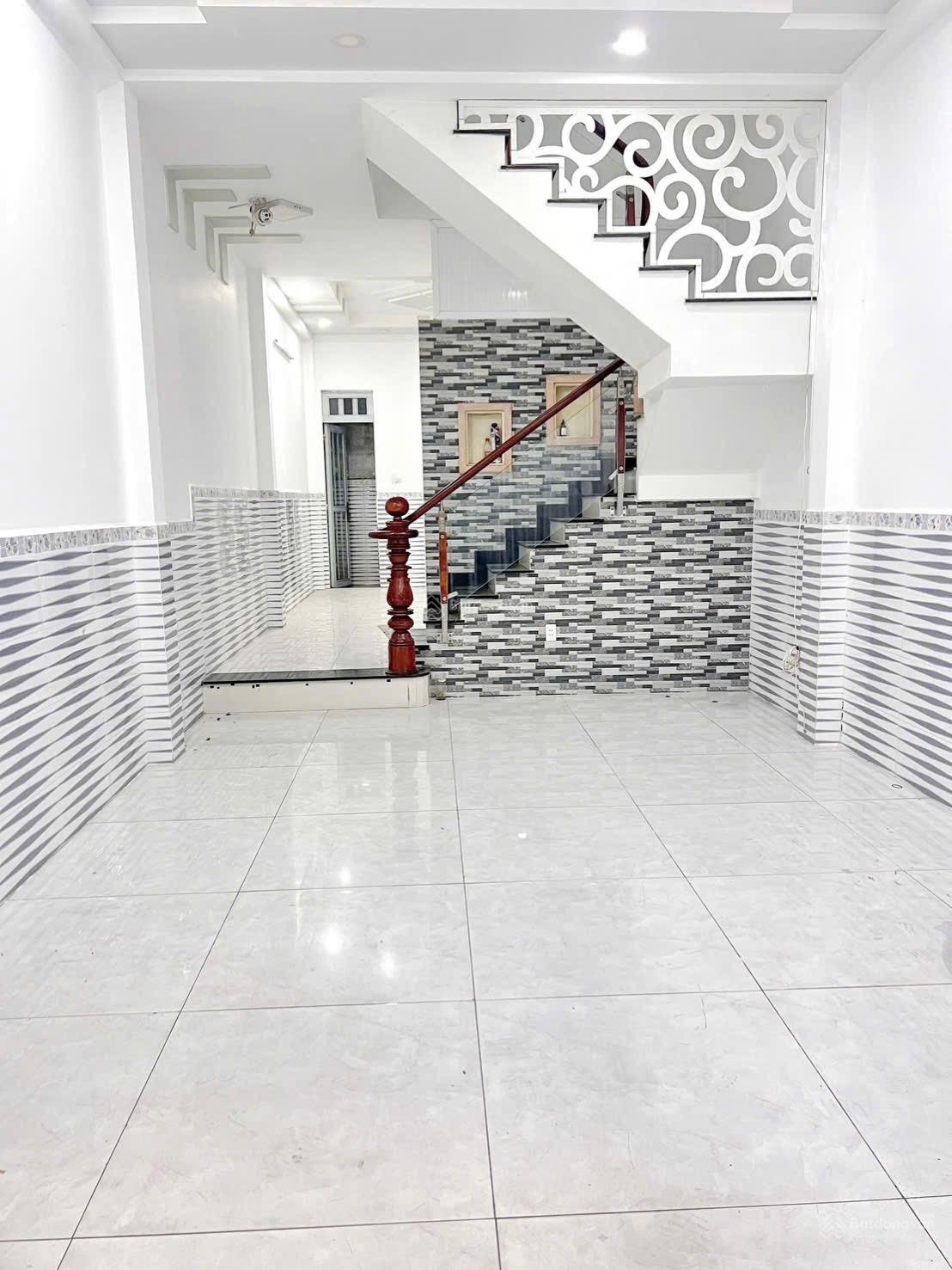 Nhà 2 lầu 4PN (4x15m) HXH KDC Cao Lỗ - Gần Bệnh viện - TTTM Parc Mall Q8