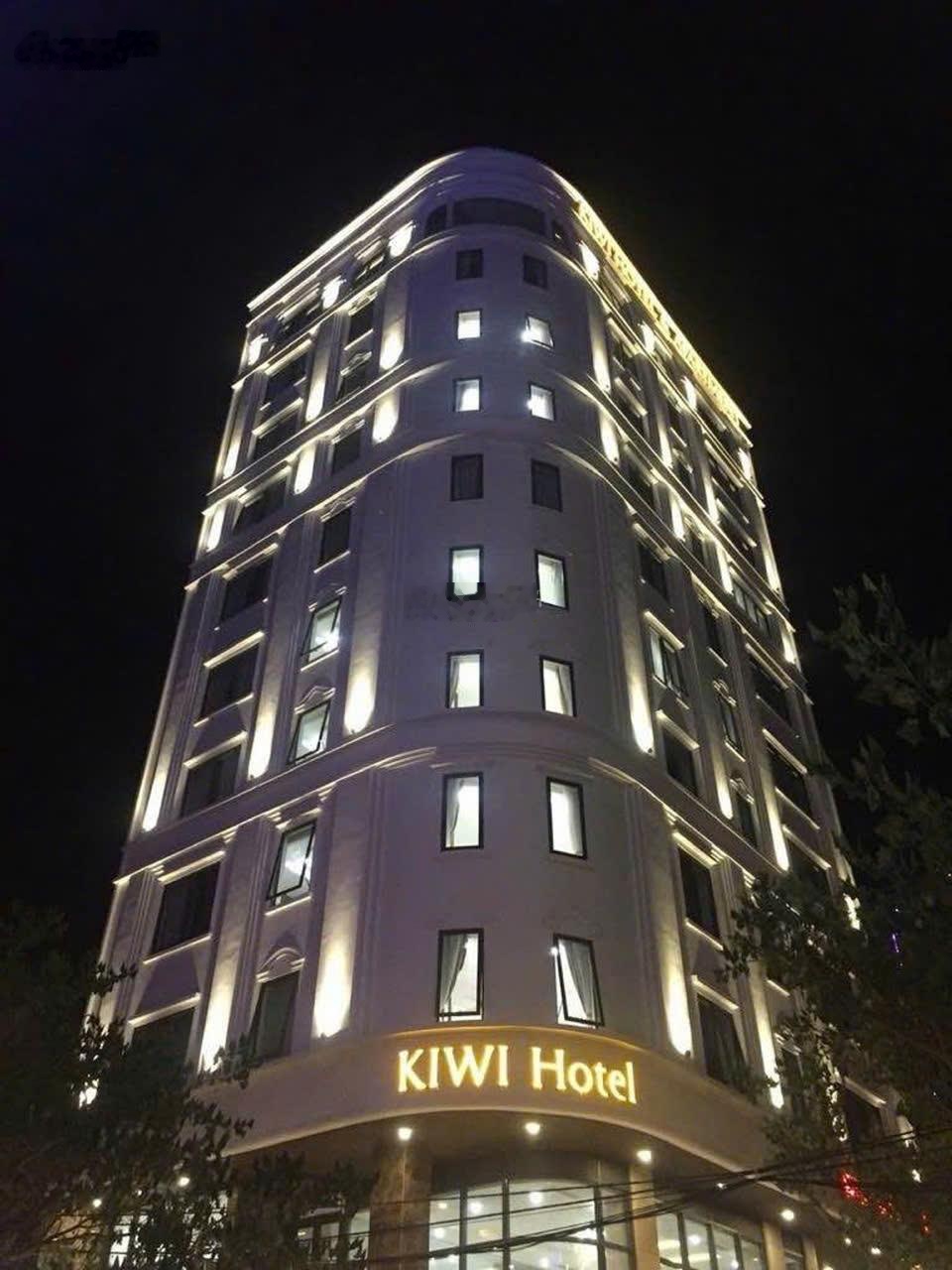 Bán tòa khách sạn dòng tiền lên đến 6%/năm, mặt phố Phan Tôn 250m2, 12 tầng giá 92 tỷ