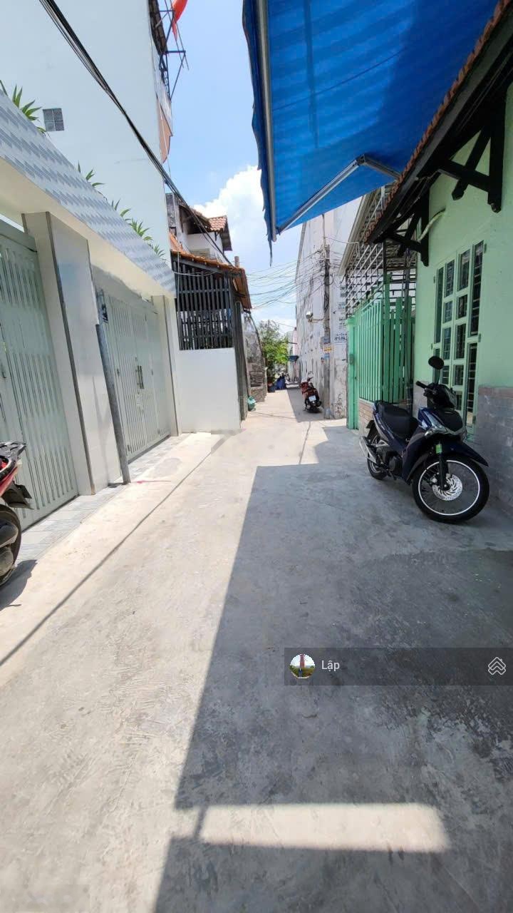 Nhà nở hậu có sân sau - kiên cố chắc chắn - 02 tầng 3,3x12m