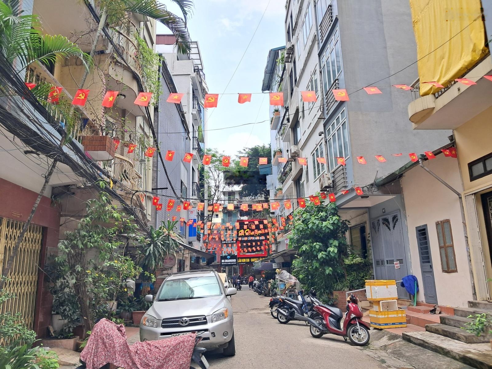 Bán căn tập thể tầng 1 kinh doanh, 60m2 phố Hàng Bún Ba Đình, 2N 1K 5.2 tỷ
