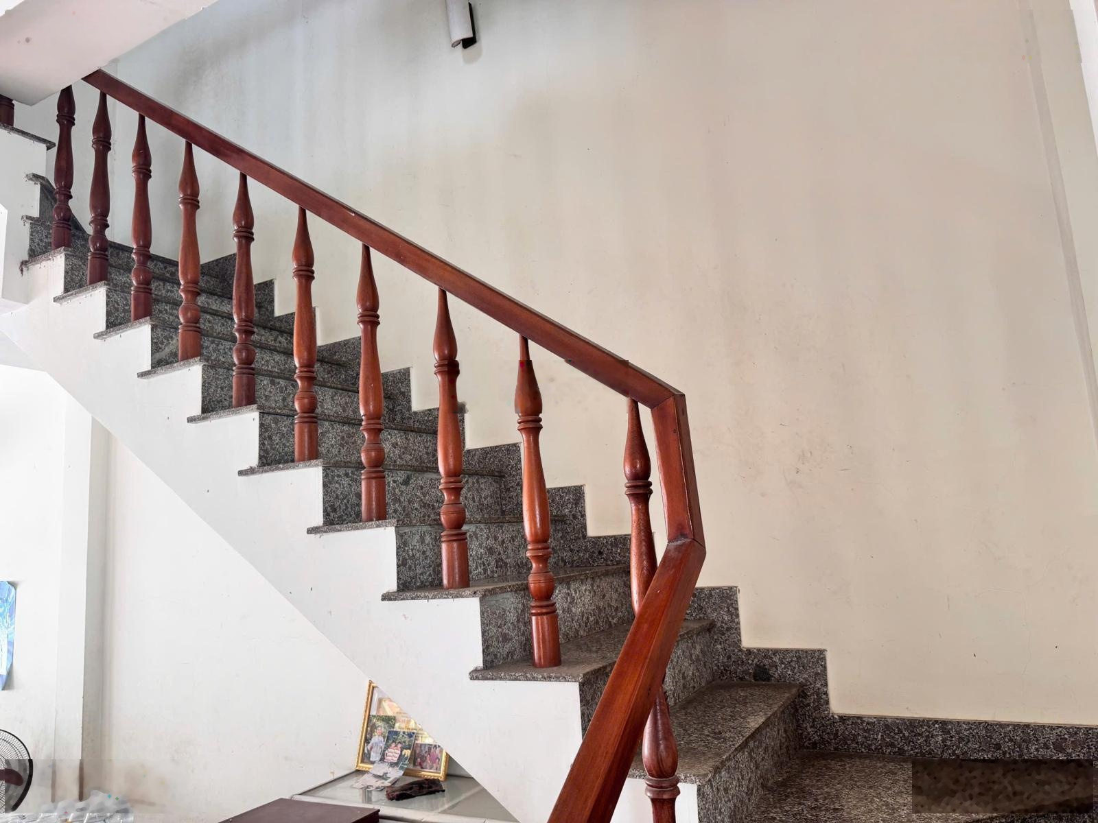 Lô góc 2 mặt tiền nhà 3 tầng vị trí kinh doanh đỉnh ngay trung tâm thanh khê sát hà huy tập