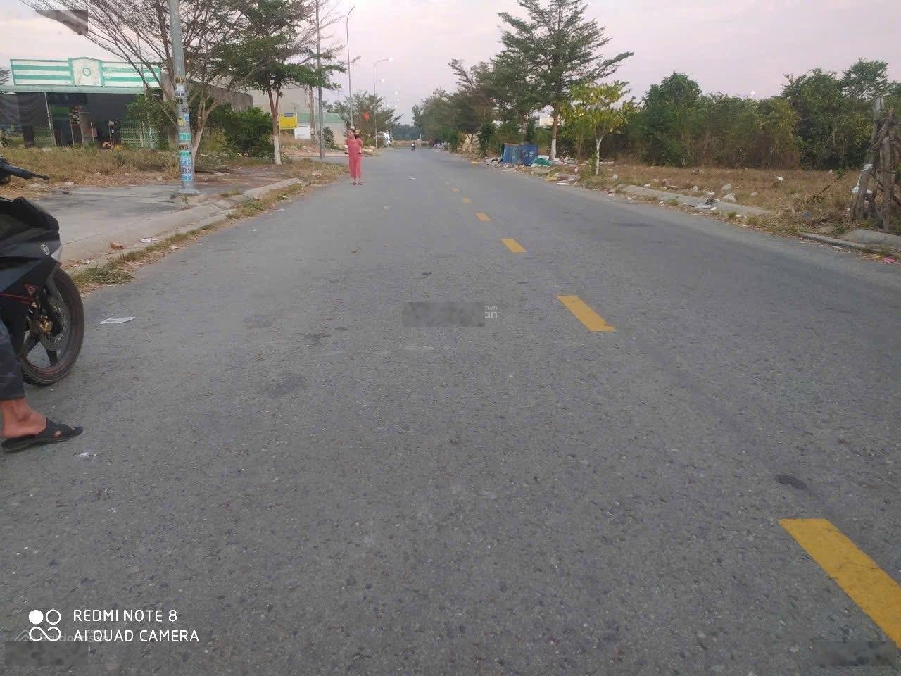 Bán gấp dãy trọ khu vsip2a 127m2 giá 1tỷ350 - dòng tiền 8tr/th - shr - đường thông thoáng