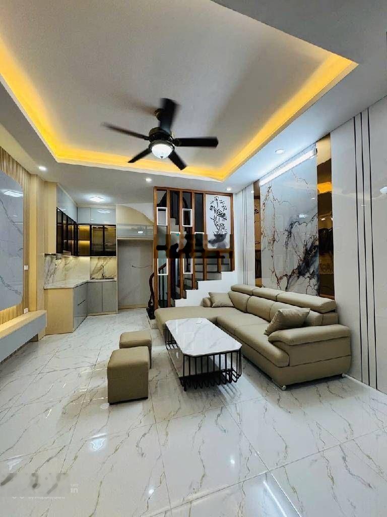 Bán gấp nhà riêng tại Lĩnh Nam, 7 tỷ, 40m2, 4PN, 4WC, 5 tầng