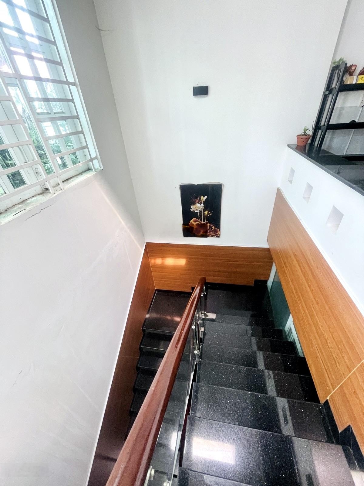 Bán Nhà 3 tầng ngay Vạn Phúc city Quốc Lộ 13, Hiệp Bình Phước, Thủ Đức, giá cực chất 8,3 tỷ, 103m2.