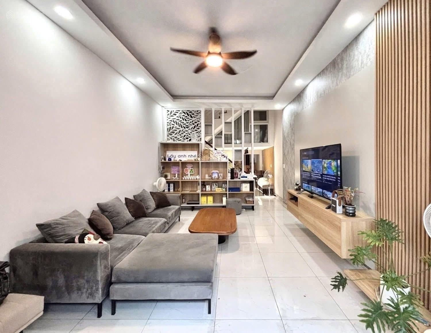 2 TỶ CHỐT GẤP NHÀ BÙI ĐÌNH TUÝ - BÌNH THẠNH | DT: 52m2 ~ Hẻm xe hơi 6m ~ Thương lượng trực tiếp !
