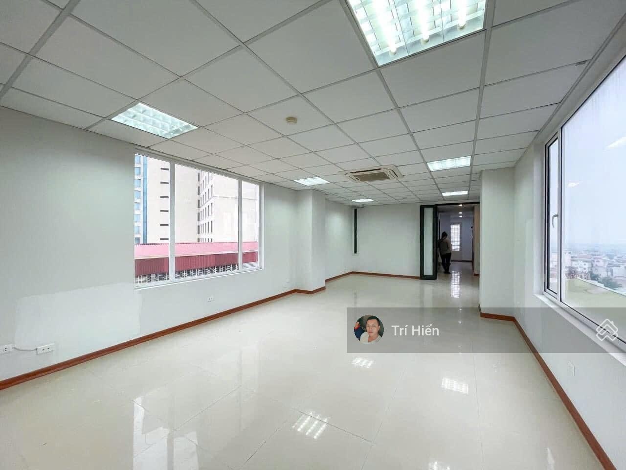 Cho thuê nhà MP Thái Hà: 70m2 x 5 tầng, MT: 4,5m, thông sàn, thang máy, nguyên căn. Giá: 60tr/tháng