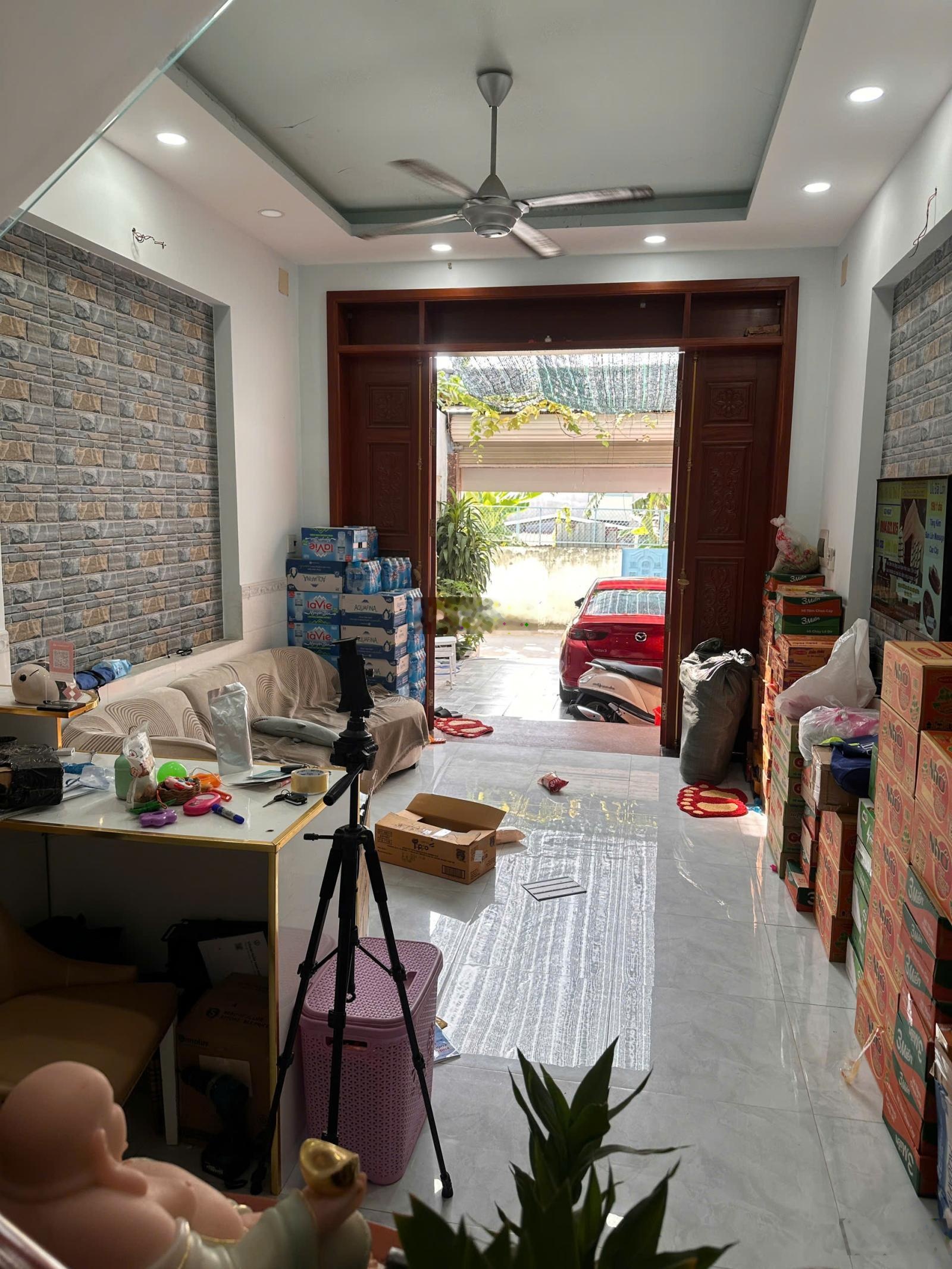 Nhà 1 trệt 3 lầu mặt tiền đường 3 Lê Văn Việt, P. Tăng Nhơn Phú B, DT 100m2/8.9 tỷ.