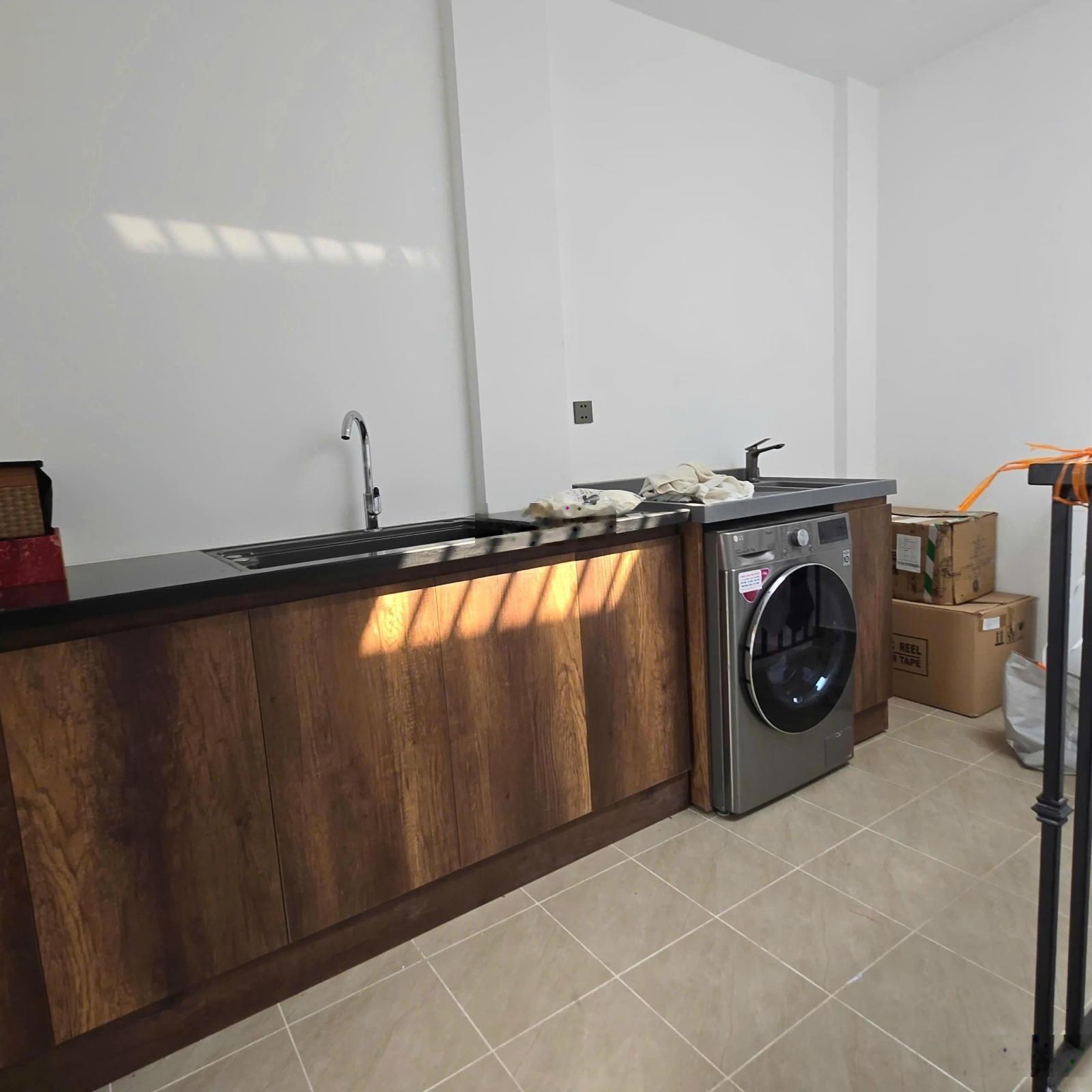 Bán Nhà Riêng tại 242 Thuy Khuê, 13,8 tỷ, 30m2, 4PN + 4WC, phong thủy tốt, giá cực chất
