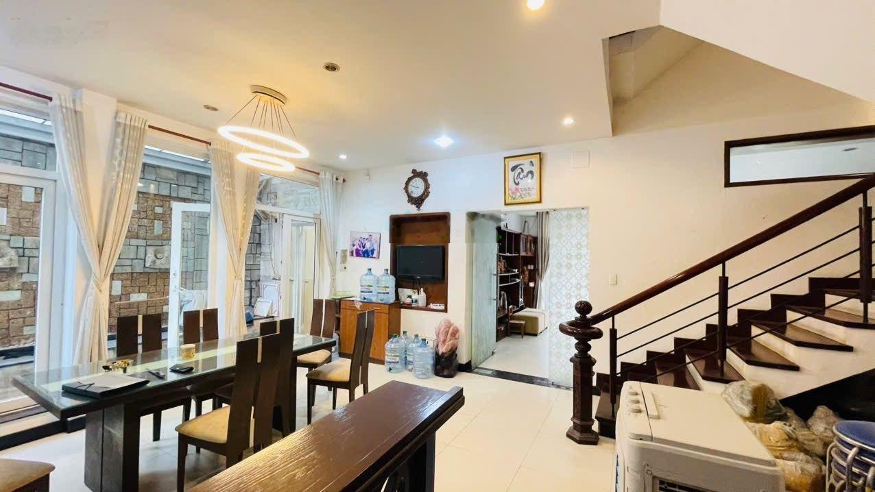 Bán nhà Phạm Cự Lượng 233m² - biệt thự phố 3 tầng - có gara, hồ cá, hầm rượu - giá 42.5 tỷ