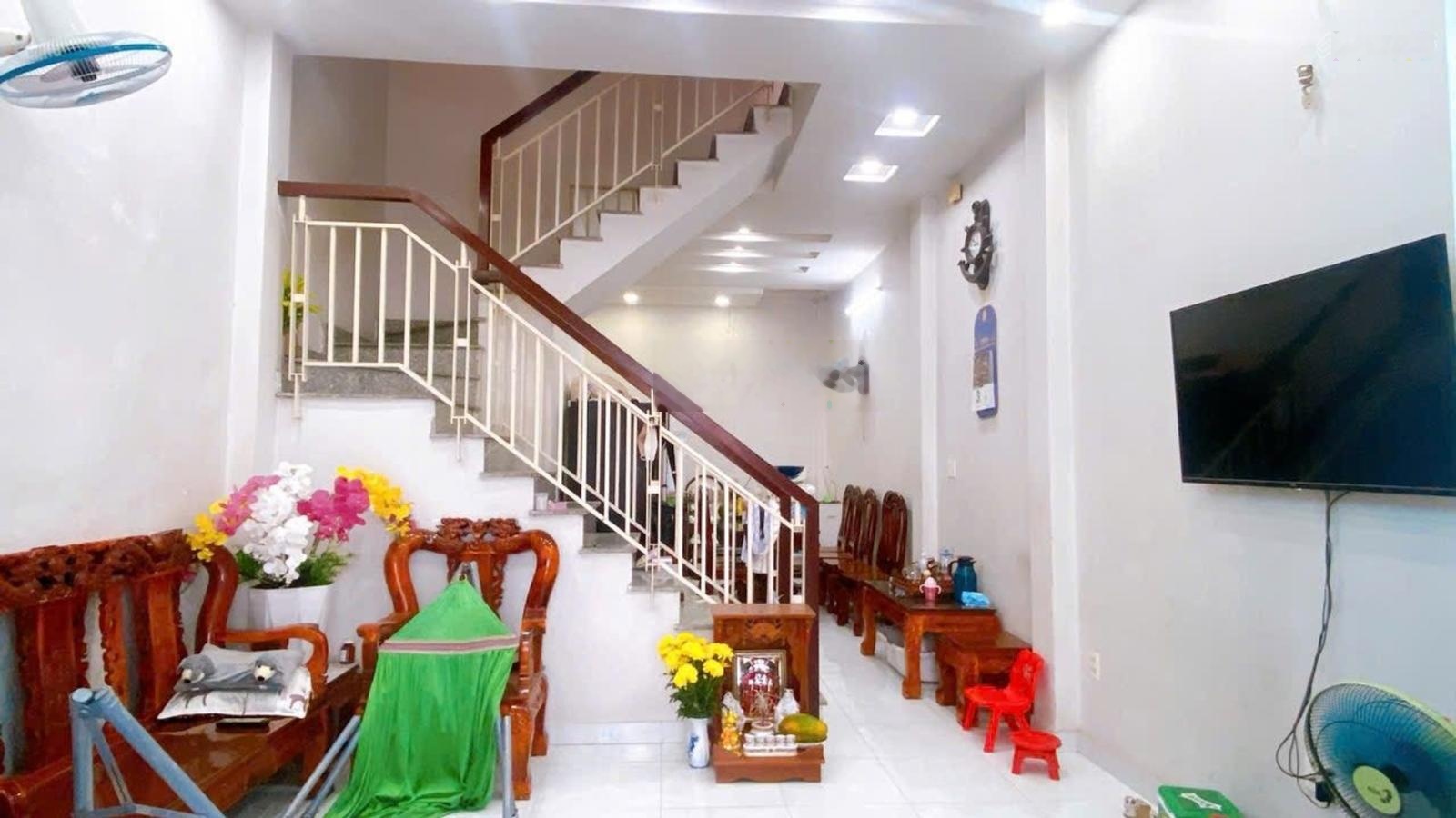 Gần mt/ hẻm xh bùi văn ba/trệt, 2 lầu/ 4 p ngủ, sân rộng, dtsd 120 m2, gần kcx tân thuận, ecogreen