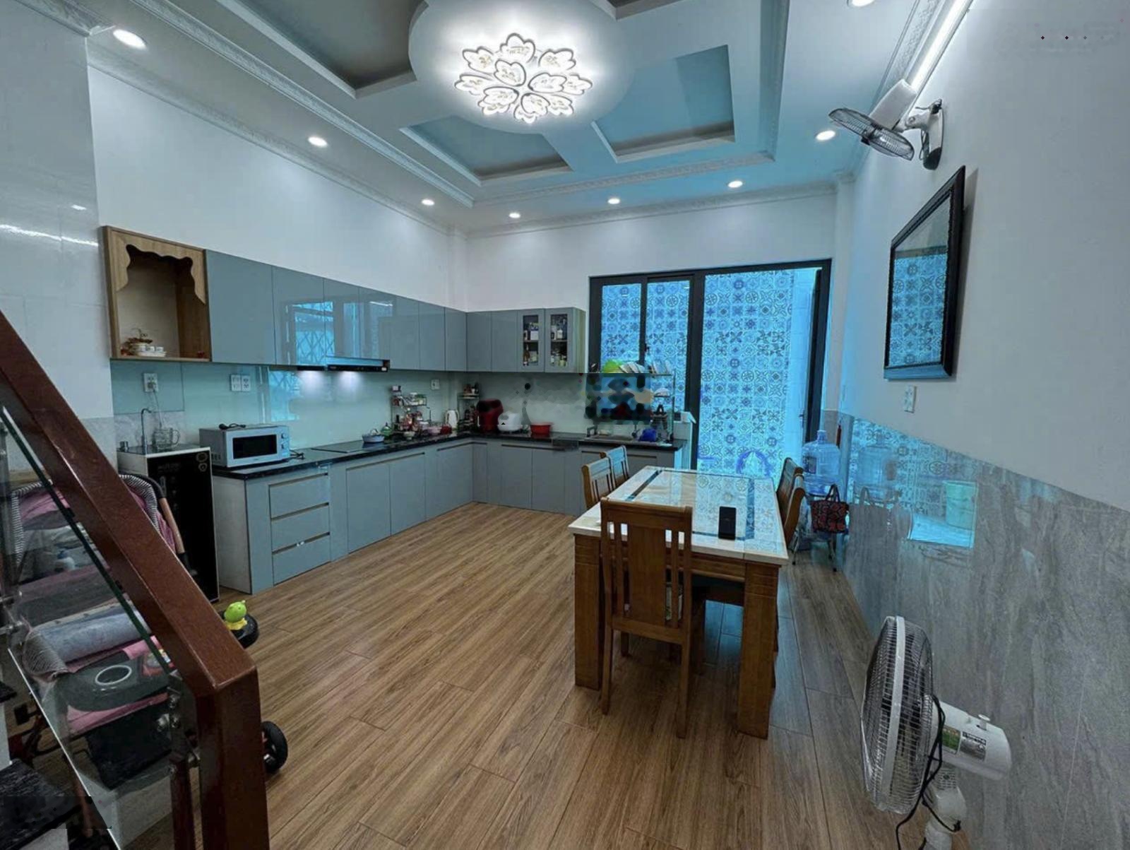 Nguyễn văn lượng, sát mặt tiền, hxh, 65m2, 4 tầng , 4pn, nhà đẹp ở ngay, 5 tỷ