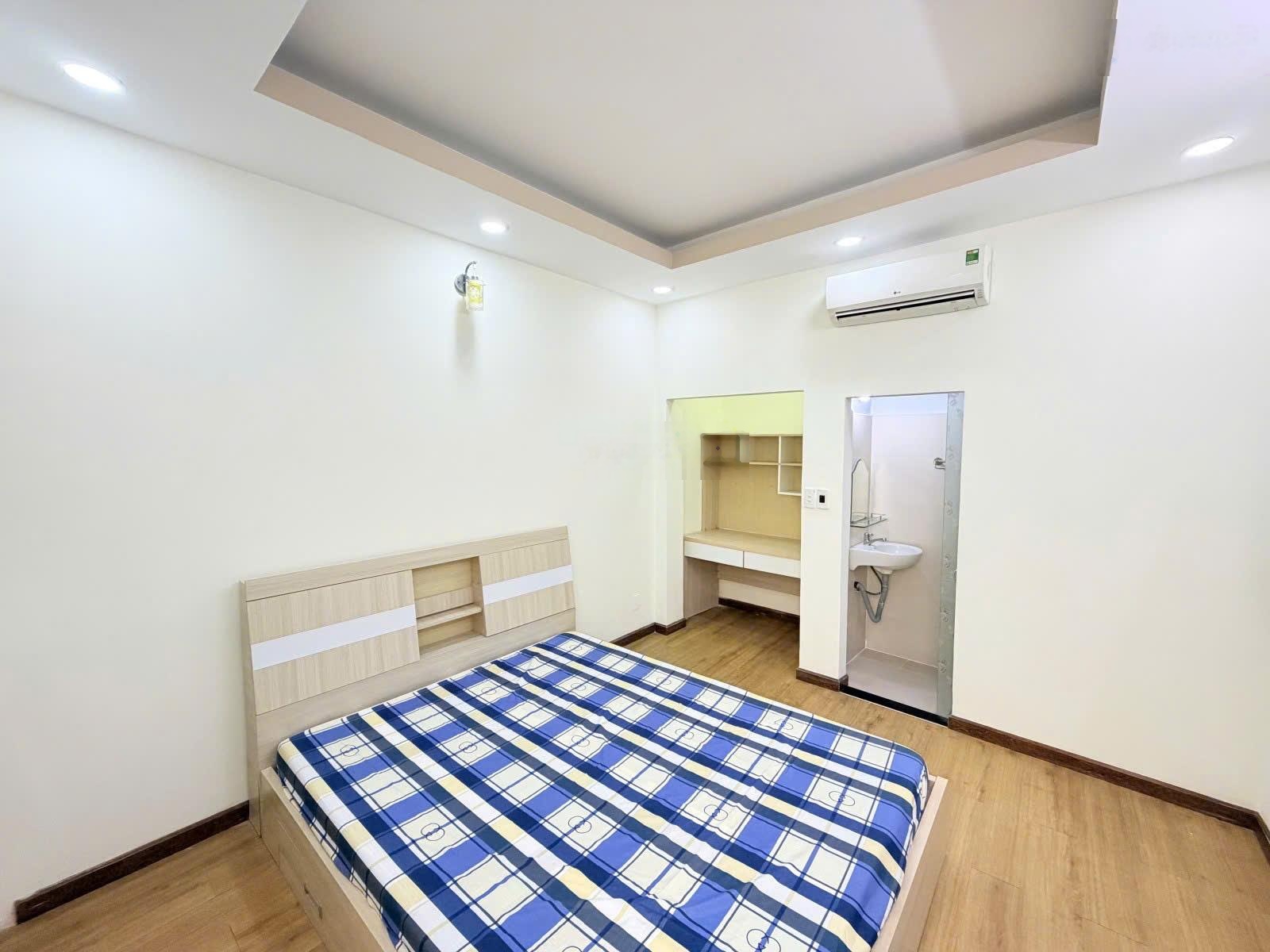 Lê Văn Sỹ - 42M - Gần Hẻm Xe Hơi - 2PN - Nhỉnh 6 Tỷ