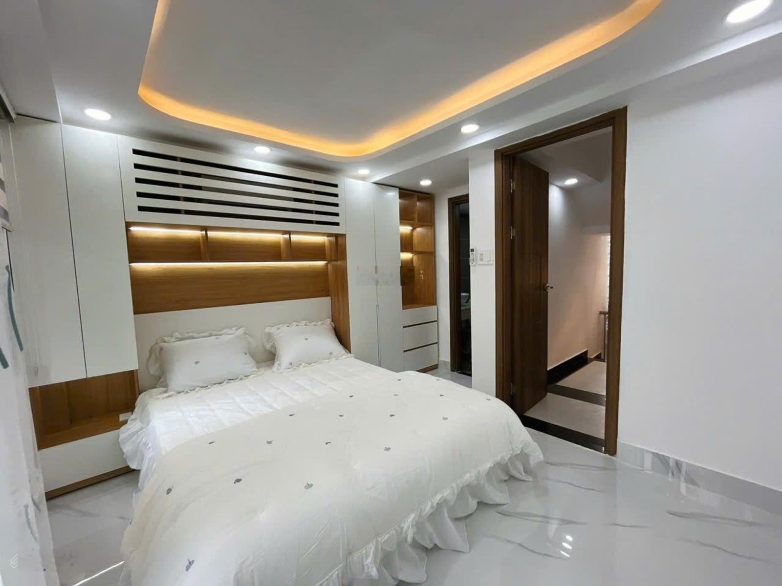 7 tỷ hơn có nhà 4 tầng Q7 Nghe vô lý mà có thật Xem là dễ chốt liền!