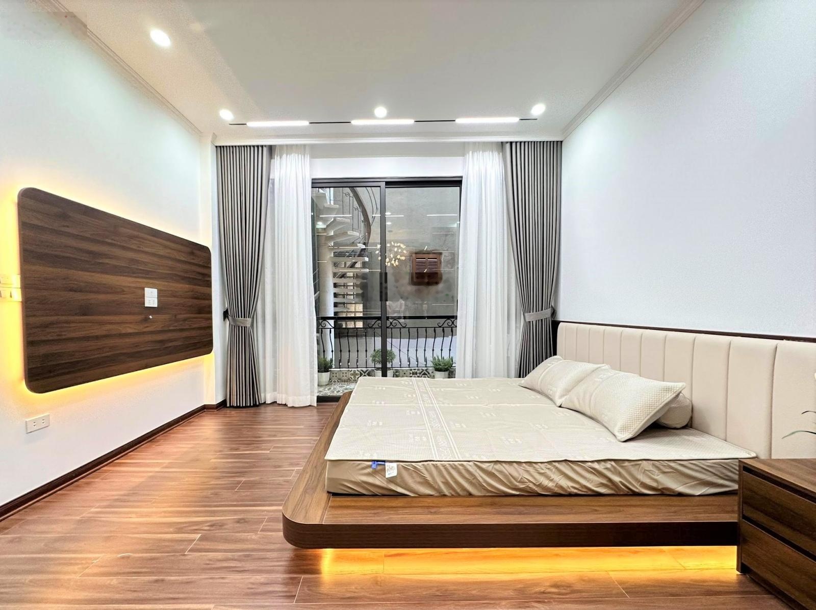 Bán nhà riêng phố Huỳnh Thúc Kháng Đống Đa 30m2 5 tầng 9 tỷ 6