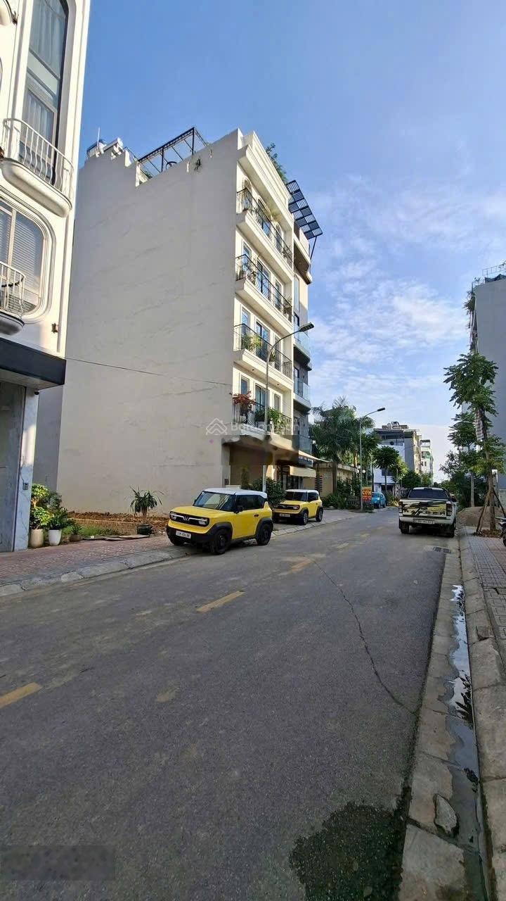 Đất đấu giá cự khối 2 lô 75m2 và 65m2 - mt5m - view hồ công viên long biên. giá 16,x tỷ