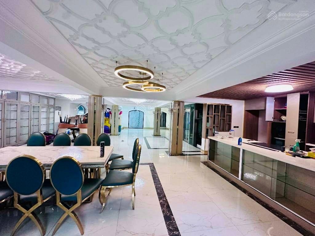 Q. Tây Hồ: Biệt thự Châu Âu 5 tầng - 286 m2 - 61,5 tỷ - mặt tiền 12m - 7 phút ra Hồ Tây