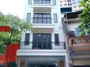 Cho thuê nhà số 129a mặt phố hòa bằng dt: 75m2 x 6t. mt: 5m. có thang máy