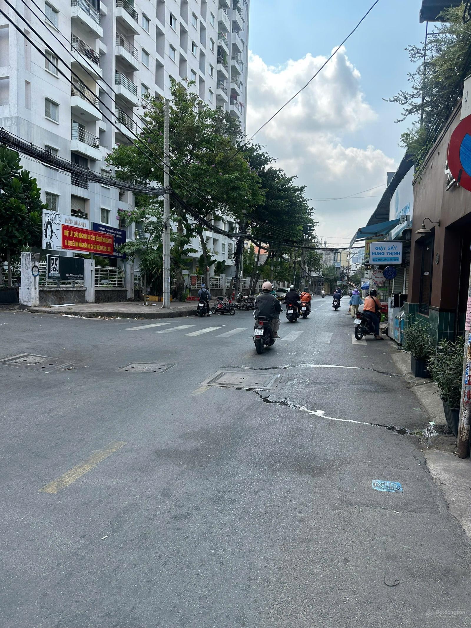 Hẻm thông Nguyễn Thượng Hiền và Thích Quảng Đức, Bán đất tặng nhà 38m2
