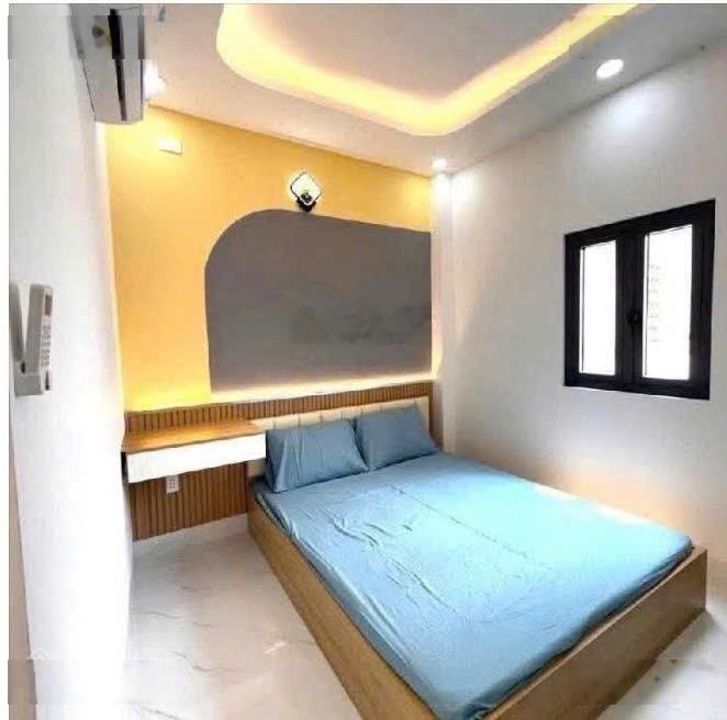 Cực hiếm, Quận 3. 3 Tầng, 8 Phòng ngủ, gần công viên giọt nước , chỉ hơn 5 tỉ.