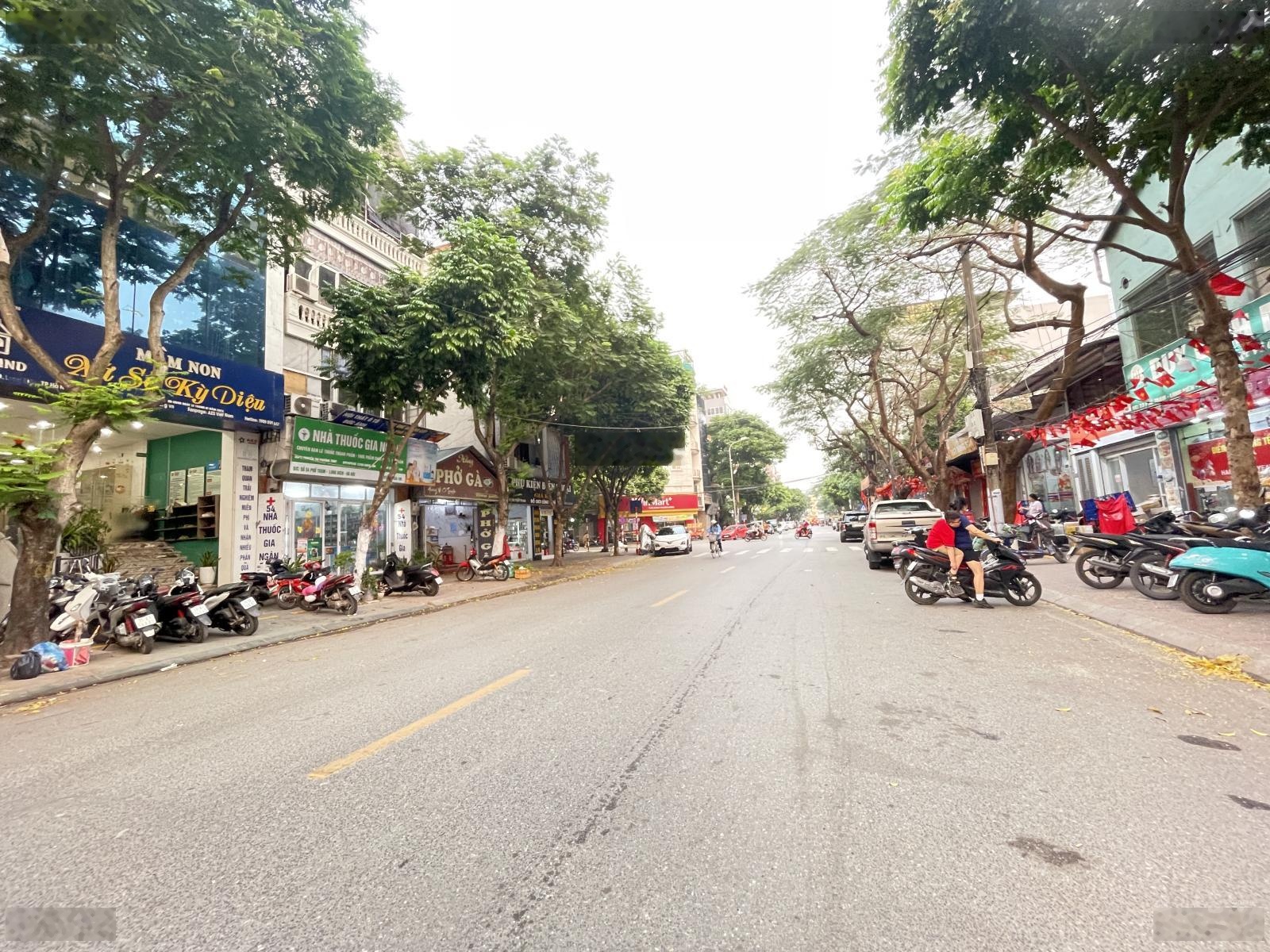 Ngõ thông- Phố Trạm- 55m- nhà C4 đang cho thuê. Giá có 1 - 0- 2 , chỉ nhỉnh 170tr/m .