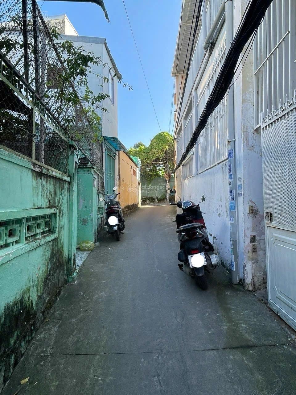 Bán nhà cấp 4(63.7 m2, ngang 10m), hẻm 2.5m, Phước Hải. Cách Thích Quảng Đức chỉ 100m. Giá 3.15 tỷ