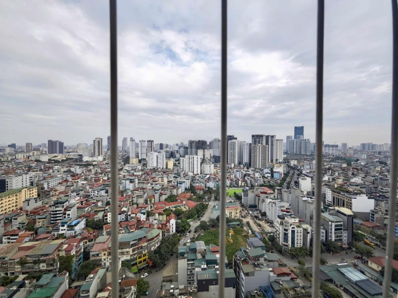 Cho thuê cc flc landmark tower, 159 m2 vừa sơn lại toàn bộ căn hộ, thay điều hòa mới, 16 triệu