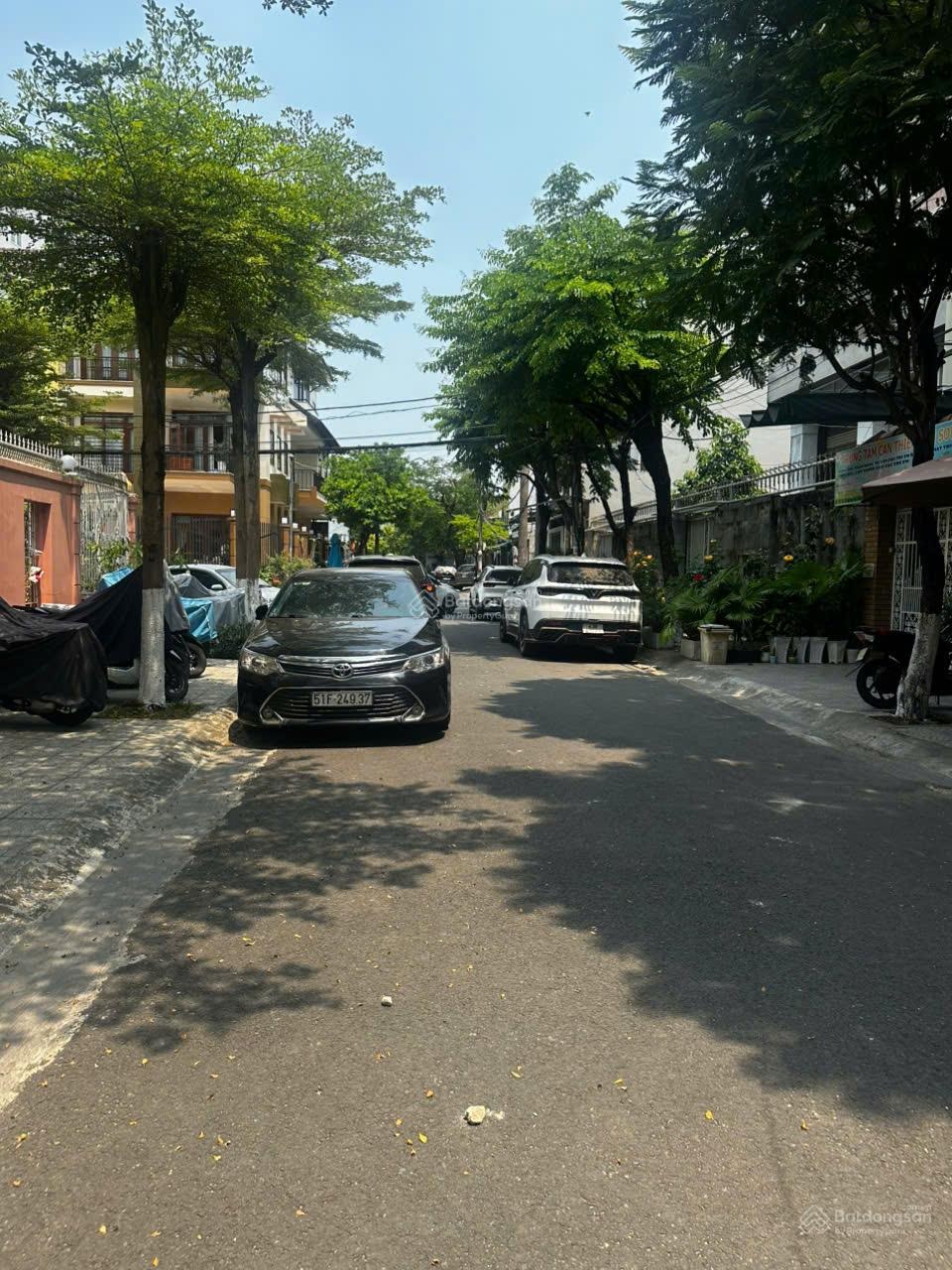 Bán biệt thự mặt phố Lưu Quang Thuận, 700m2, mặt tiền 20m, giá 68 tỷ