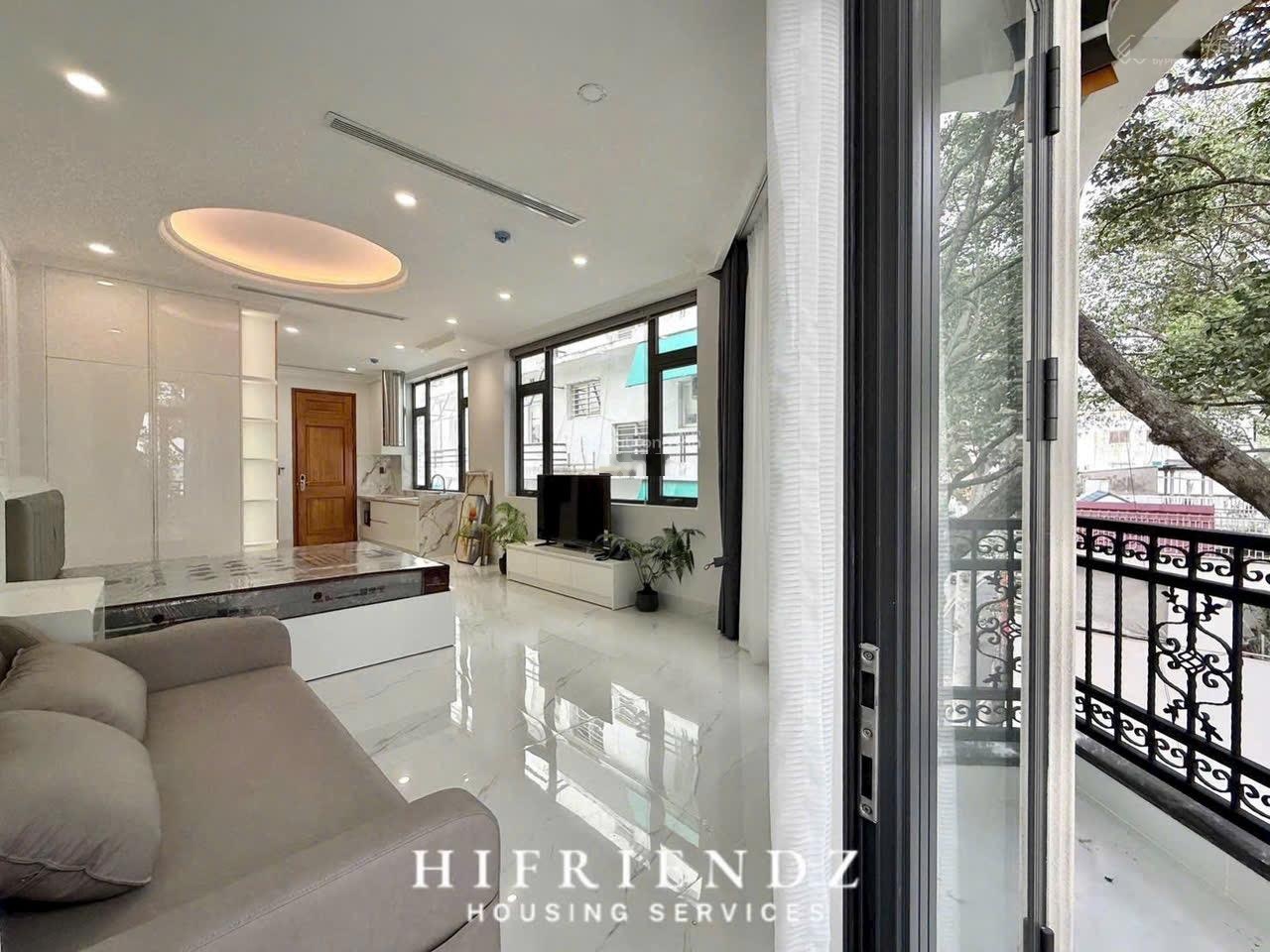 Cho thuê phòng ban công rộng thoáng , sạch sẽ , 38m2 , đường 3/2 - gần vòng xoay dân chủ quận 3