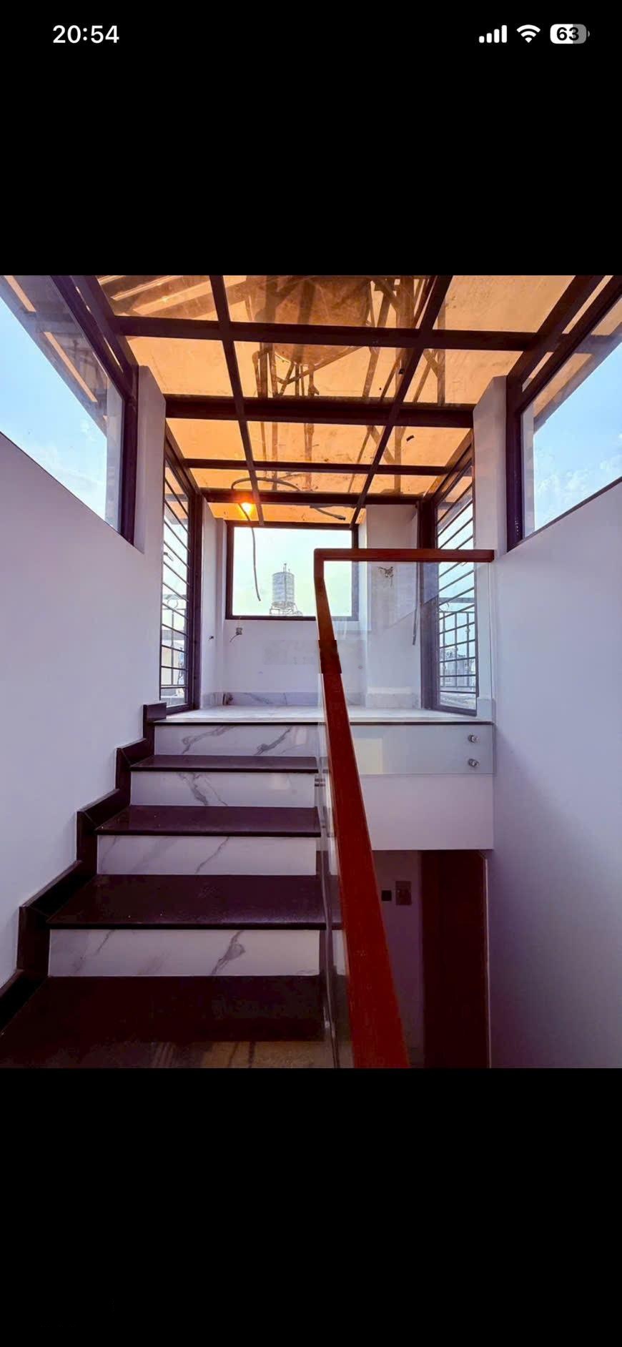 chinh chủ gửi bán căn nhà 1 lửng 2 lầu +sân. Thượng gồm 4 phòng ngũ 5 tolet tổng diện tích sàn 149m