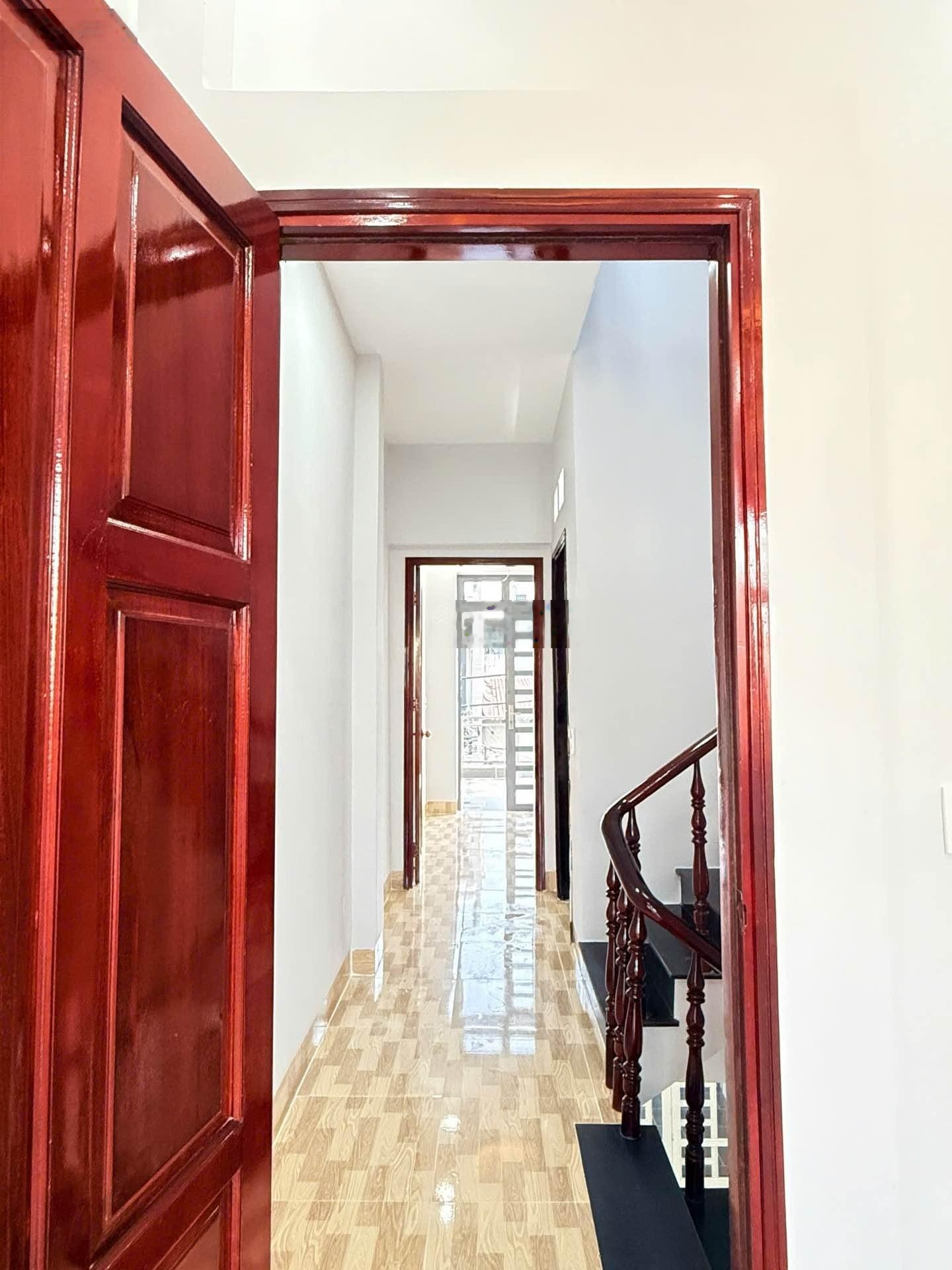 56m2 3 tầng hẻm 6m sát EON nhỉnh 5ty ( chủ ngộp nặng bán gấp )