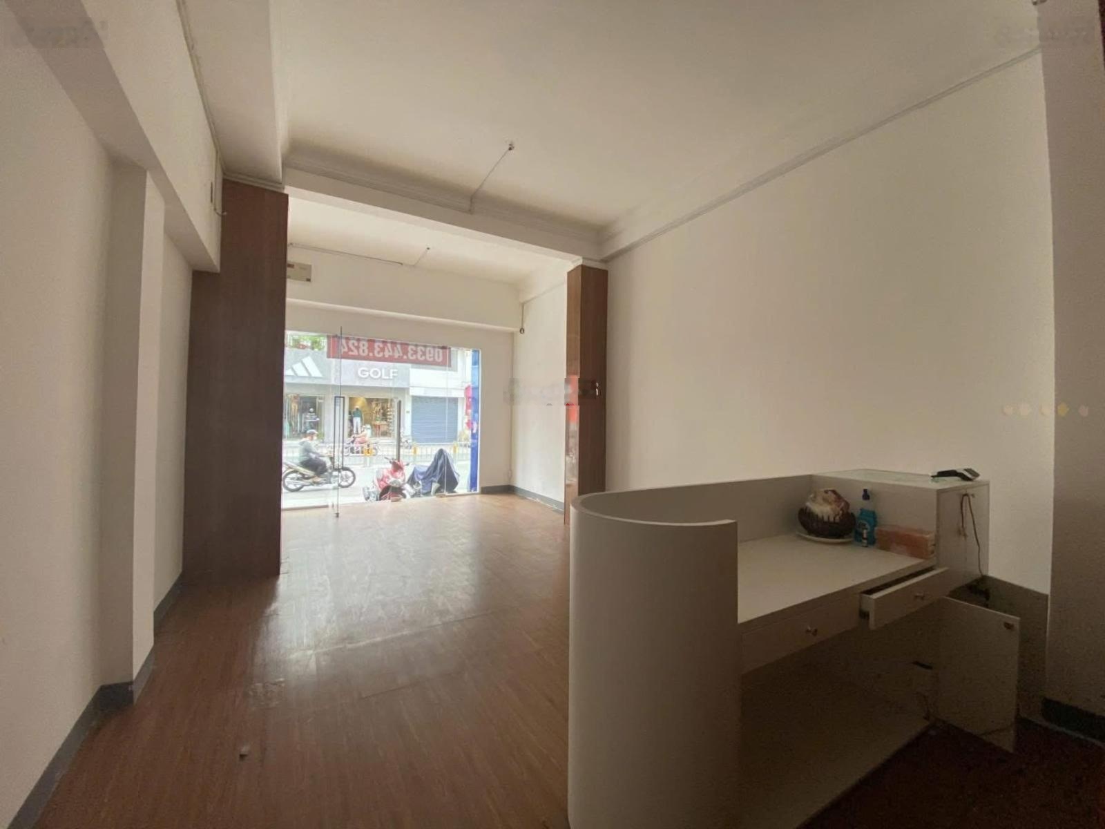 Số hữu ngay góc 2mt hai ba trưng, quận 1, cho thuê 30 triệu/ tháng - 90m2. giá chỉ 5 tỷ 720 triệu