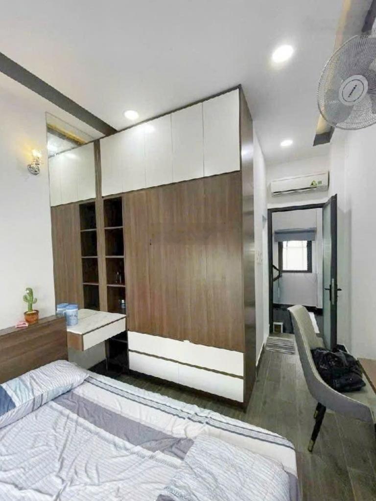 Nhà đường LÊ ĐẠI HÀNH, hẻm ba gác, khu an ninh dân trí cao, di chuyển thuận tiện tất cả các Quận .