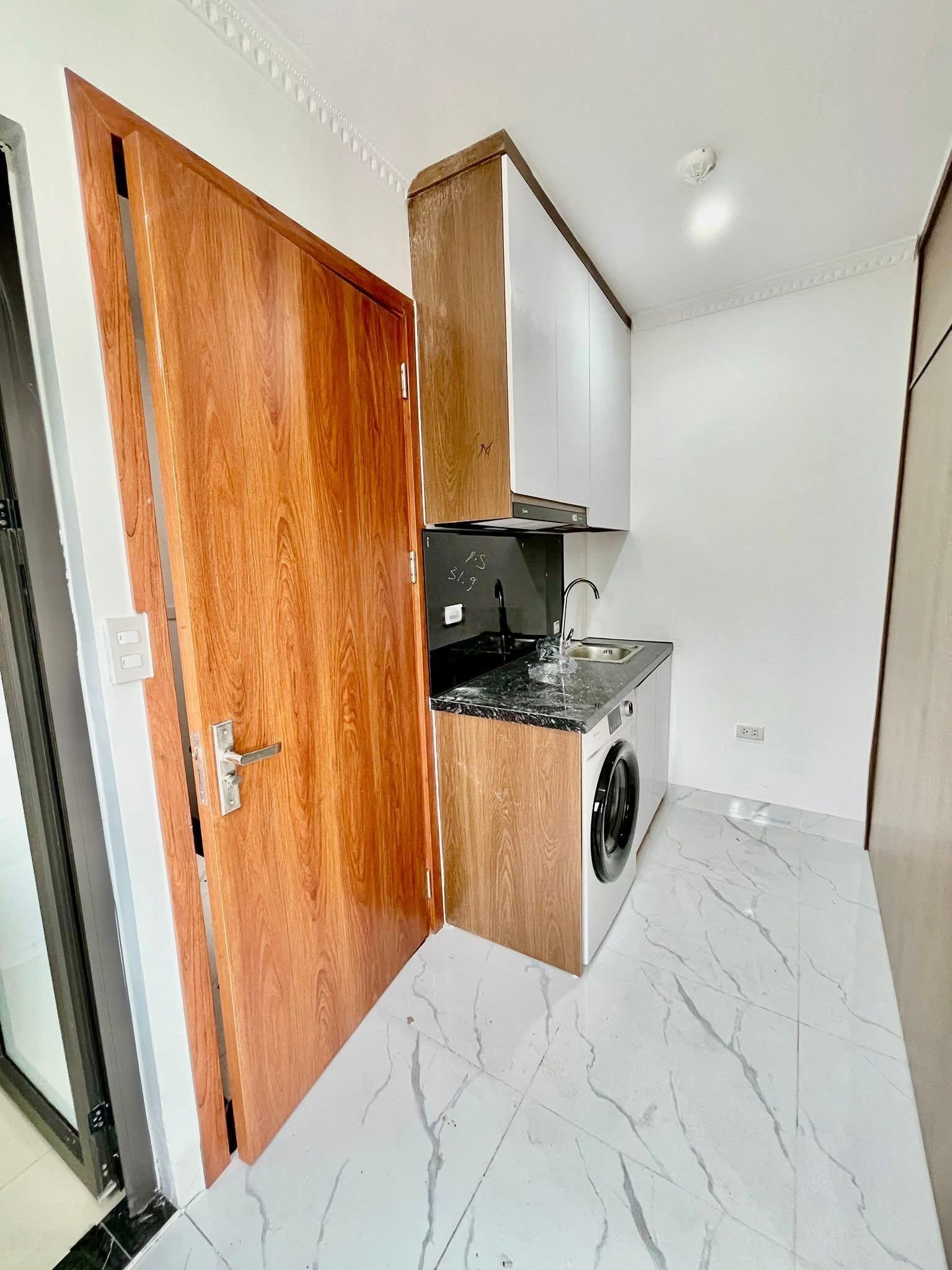 Ccmn dòng tiền q.ba đình - dt 63m2 x 8 tầng thang máy - 14 phòng - ngõ thông - 3 thoáng - sổ đẹp