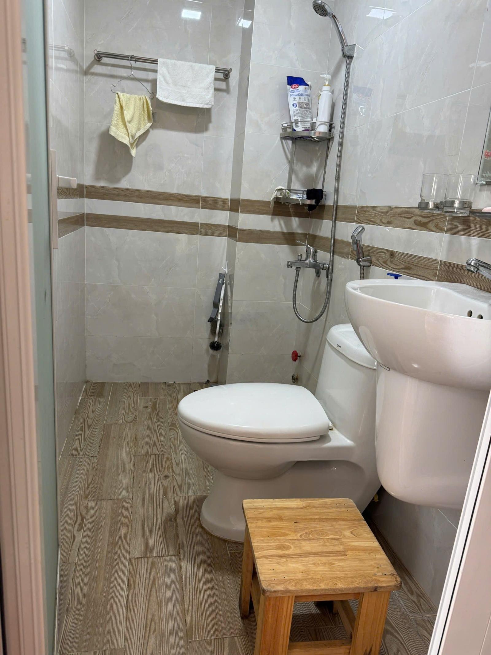 Hẻm nhựa 6m thông ra chợ tân hương, đúc 2 lầu st - giá 7.9 tỷ