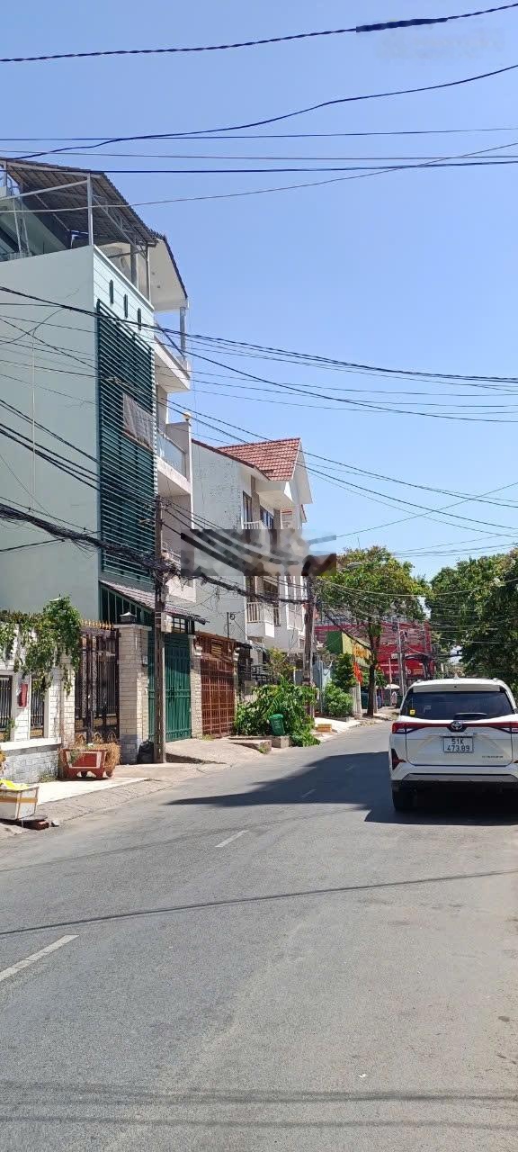 Biệt thự căn góc đường lớn, 22*28, 624 m2 thổ cư, hơn 40 tỷ.