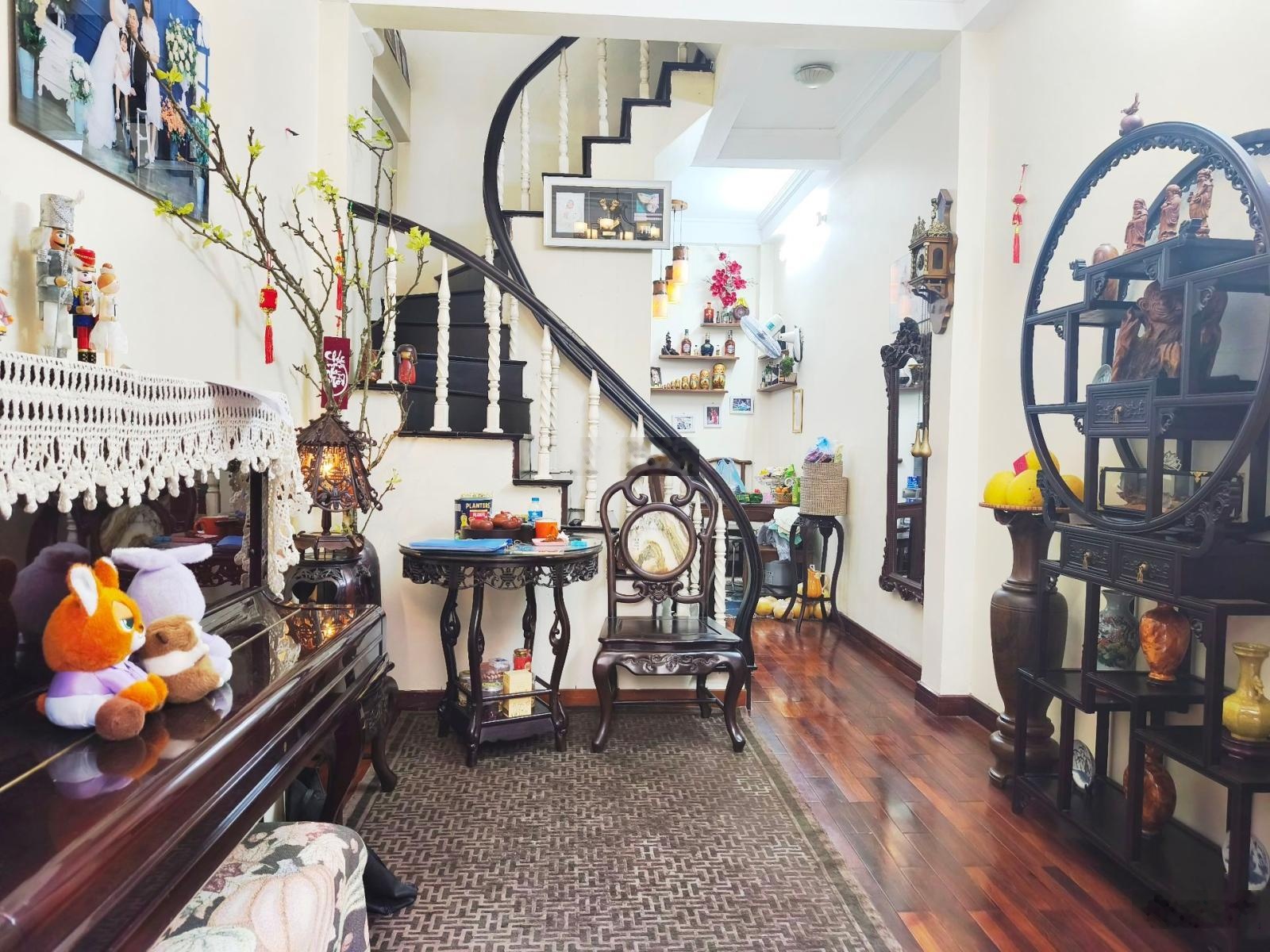 Bán nhà NGUYỄN VĂN CỪ, 33m2, 4 tầng, trung tâm Q LONG BIÊN, gần PHỐ CỔ, NỘI THẤT XỊN, chỉ hơn 7 tỷ