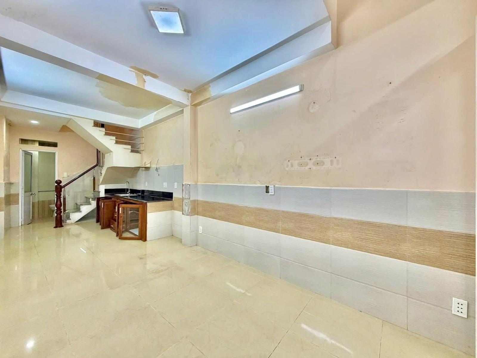 Nhà đẹp q4- sát mặt tiền- 4 tầng đúc - 25m2- kdc hiện huữ- giá 5.3 tỷ