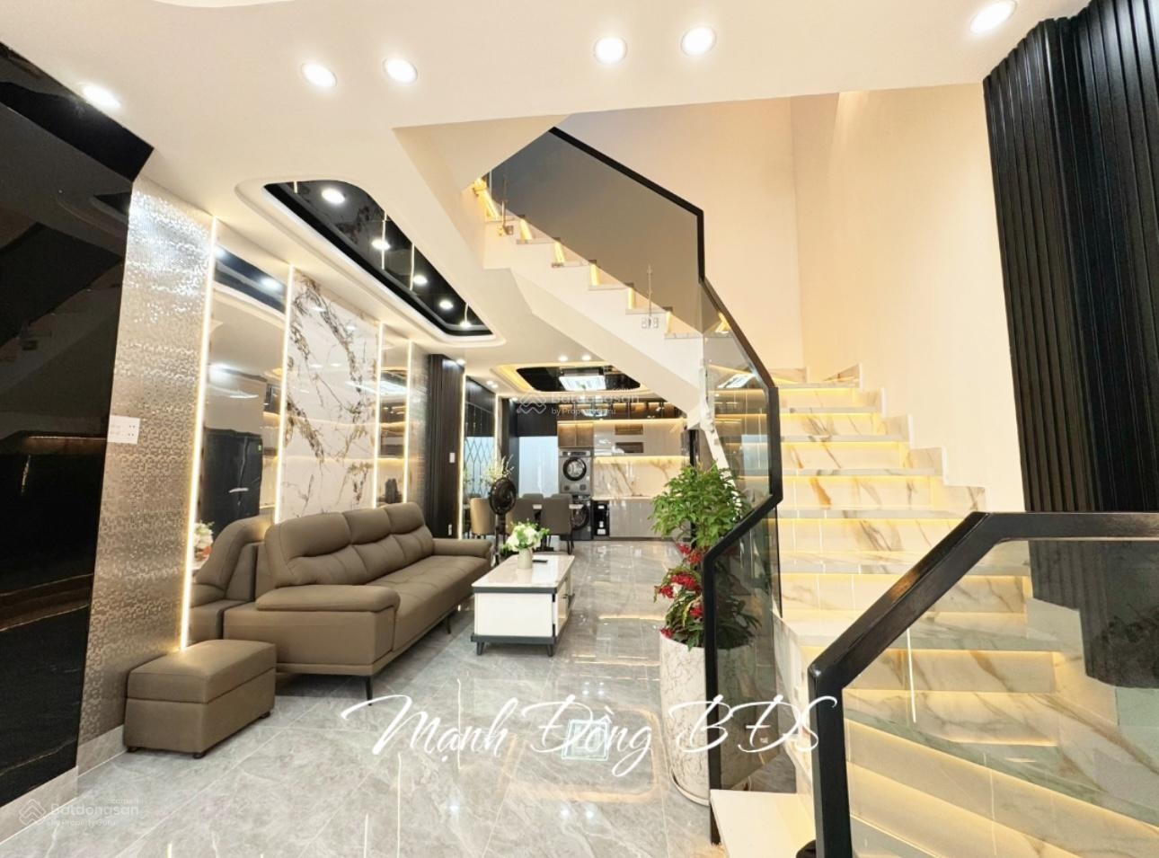 Nhà Mới 3 Tầng - 60m2 - 4PN - Ngay Cầu Phú Xuân - Xe Hơi Đỗ Cửa - Nhỉnh 6 Tỷ