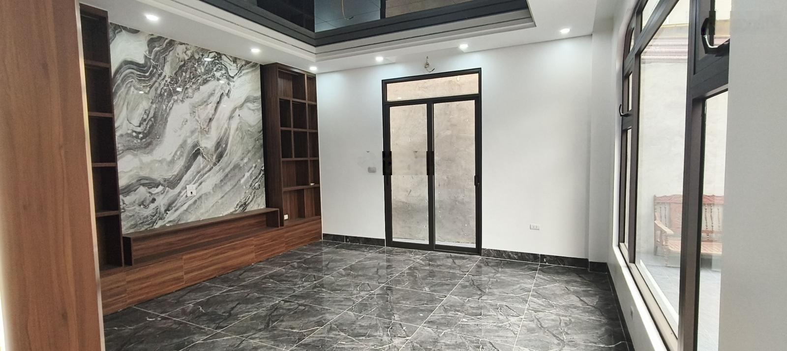 Bán NR DT 50 m2, x 5 Tầng Thang Máy , Nội Thất Đẹp ở Ngọc Trì, Phường Long Biên, giá tốt