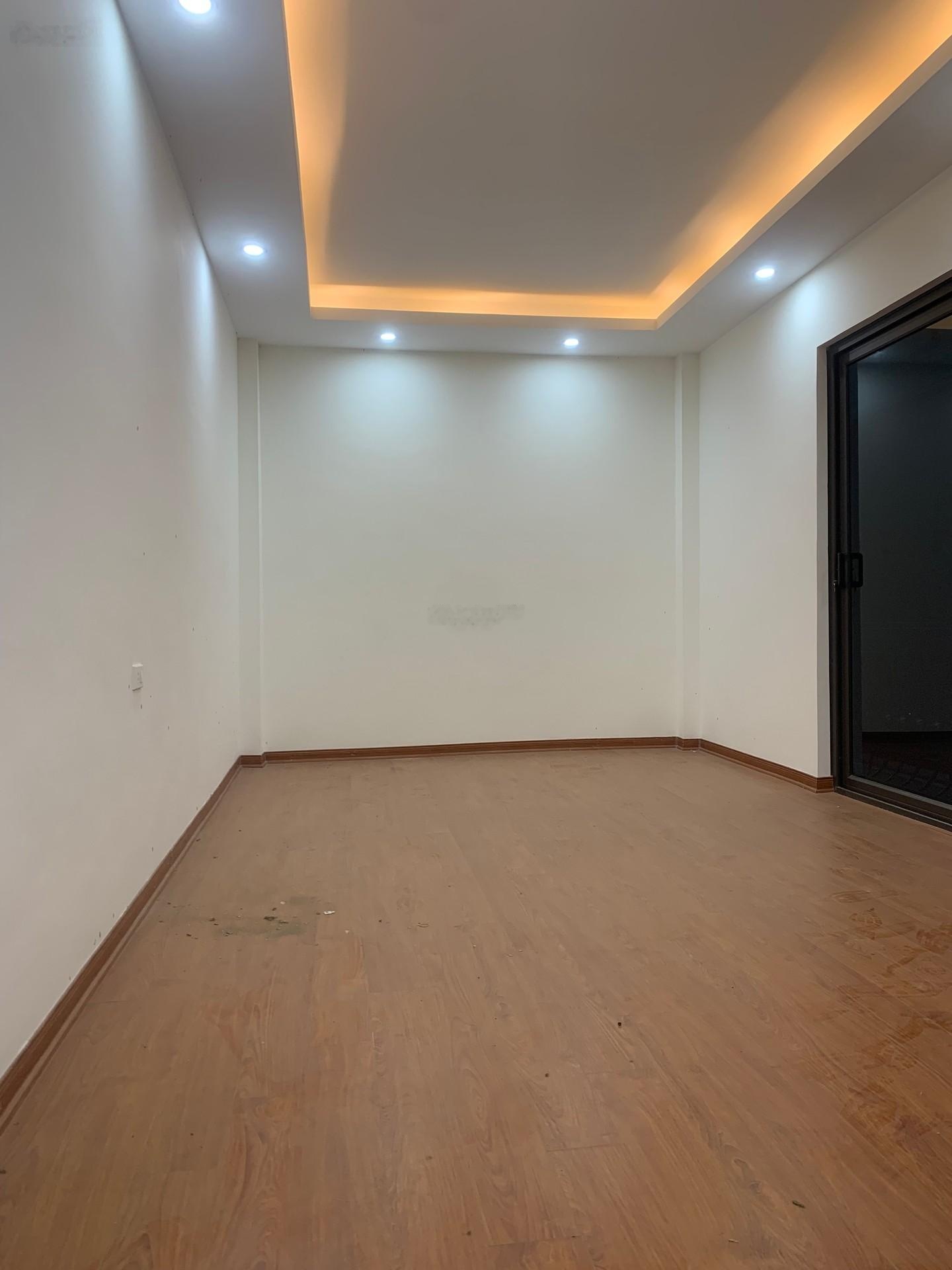 Nhà mới yên bệ - kim chung 30m² nhỉnh 5t - ô tô đỗ gần - vài bước ra chợ - gần kđt hinode...