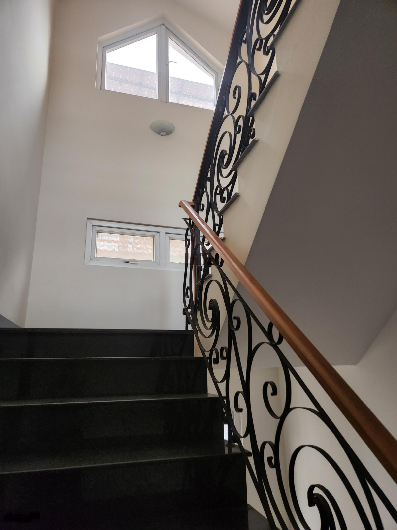 Bán nhà KDC 6B Intresco. DT 100m2, 3 lầu sổ hồng giá chỉ 10,5 tỷ LH A. Hiền 0937777279
