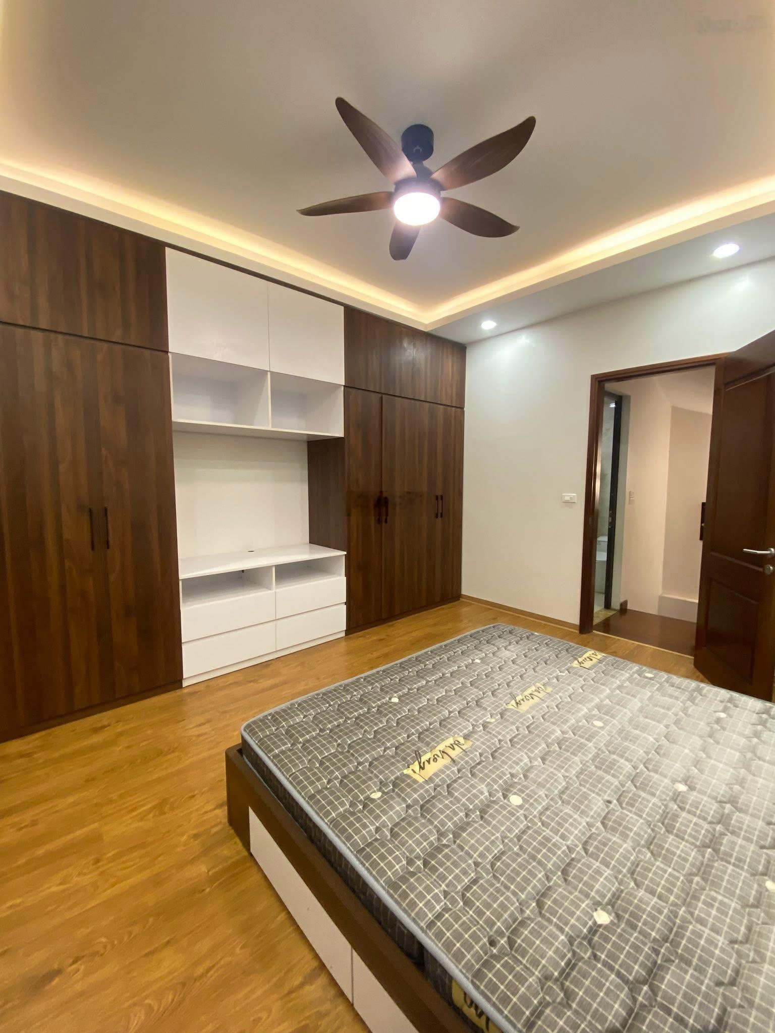 Nhà đẹp Đội Cấn: 35m2 5 tầng - 3 ngủ - ngõ đẹp và sạch sẽ - vị trí tốt