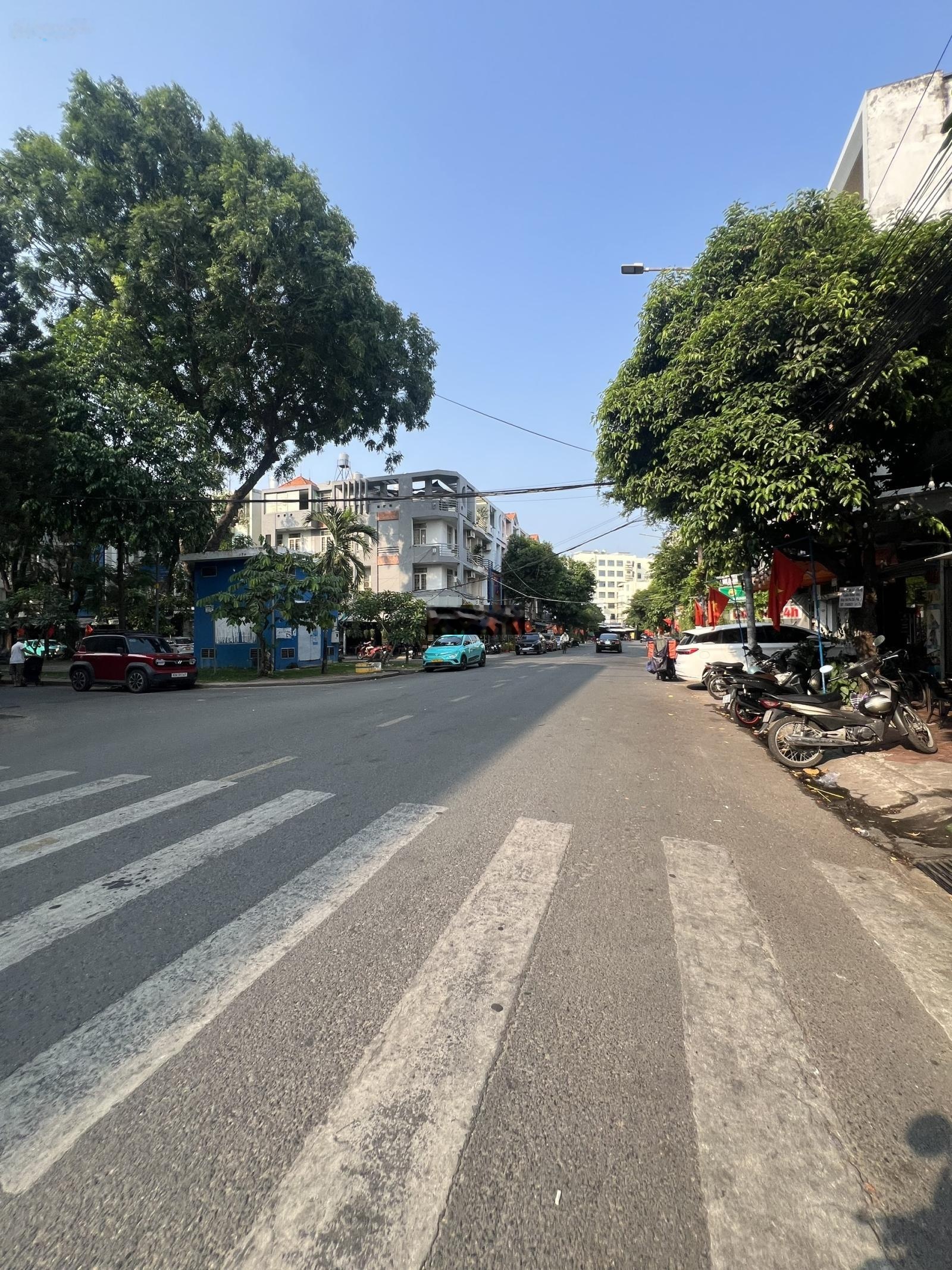 Mặt tiền kinh doanh Nguyễn Sỹ Sách 4 tầng 4PN có sân thượng ô tô đỗ trong nhà