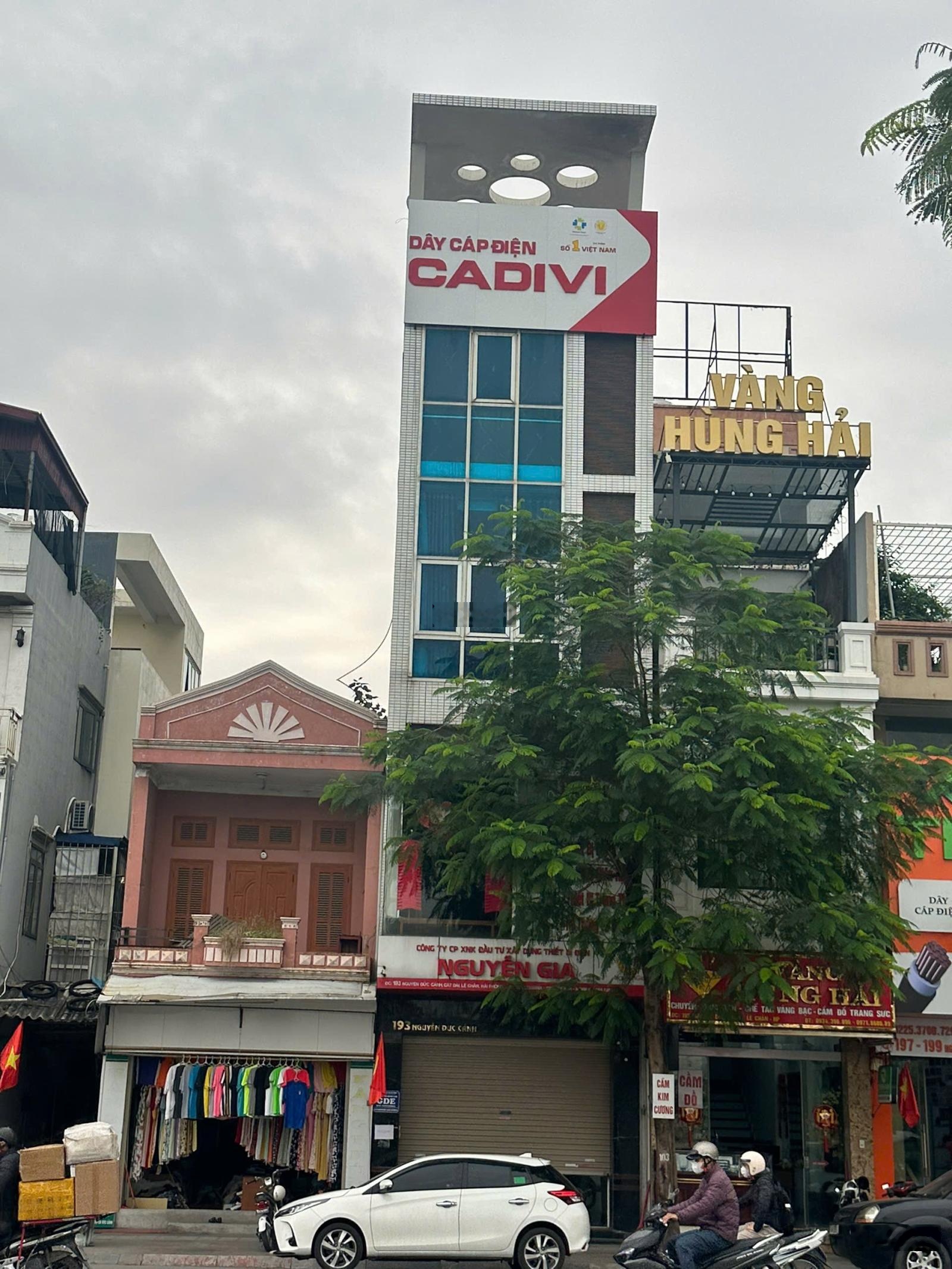 Cho thuê nhà nguyên căn 5 tầng mặt phố Nguyễn Đức Cảnh - đối diện vườn hoa tam kỳ - đường 2 chiều