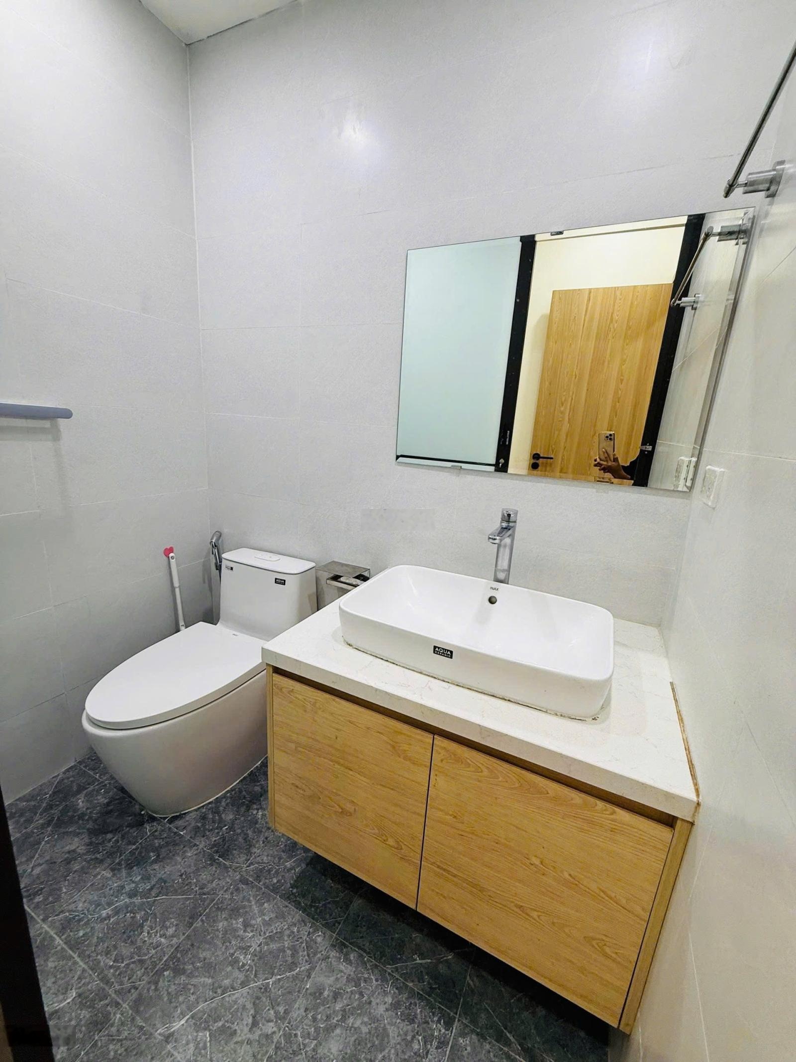 Bán căn chung cư Linh Đàm-80m2-3 ngủ-6,4 tỷ full nội thất, chủ nhà đầu tư nội thất ngoại.
